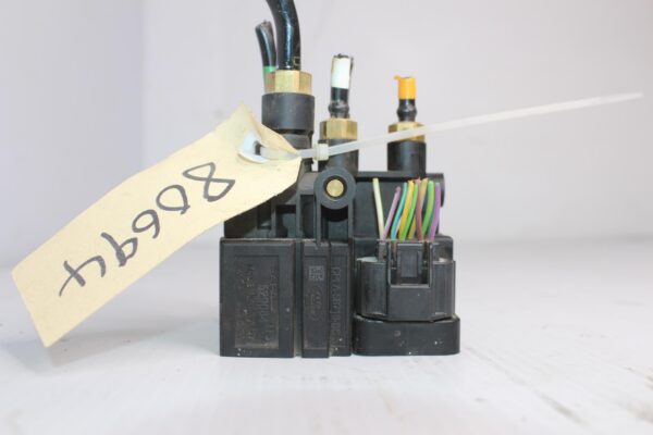 Land Rover L462 Discovery 5 Rear Air Suspension Levelling Valve LR070246, LR176326