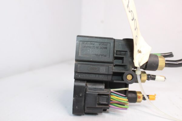 Land Rover L462 Discovery 5 Rear Air Suspension Levelling Valve LR070246, LR176326