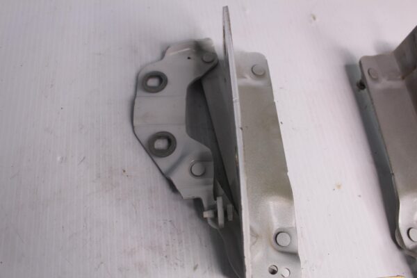 Land Rover L550 Discovery Sport Hood Bonnet Hinge PAIR LR075406, LR075405