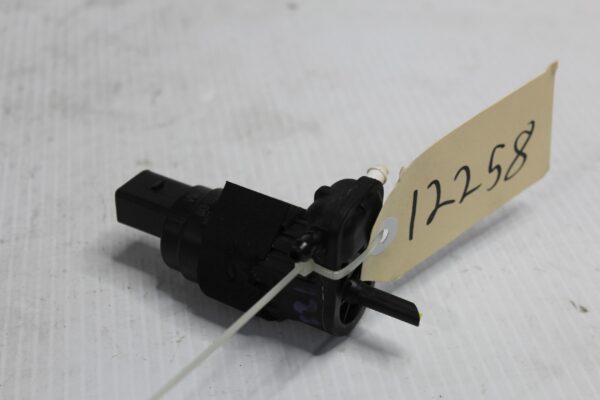 Audi Q3 Q5 A4 A5 Windscreen Washer Pump 8K9955647