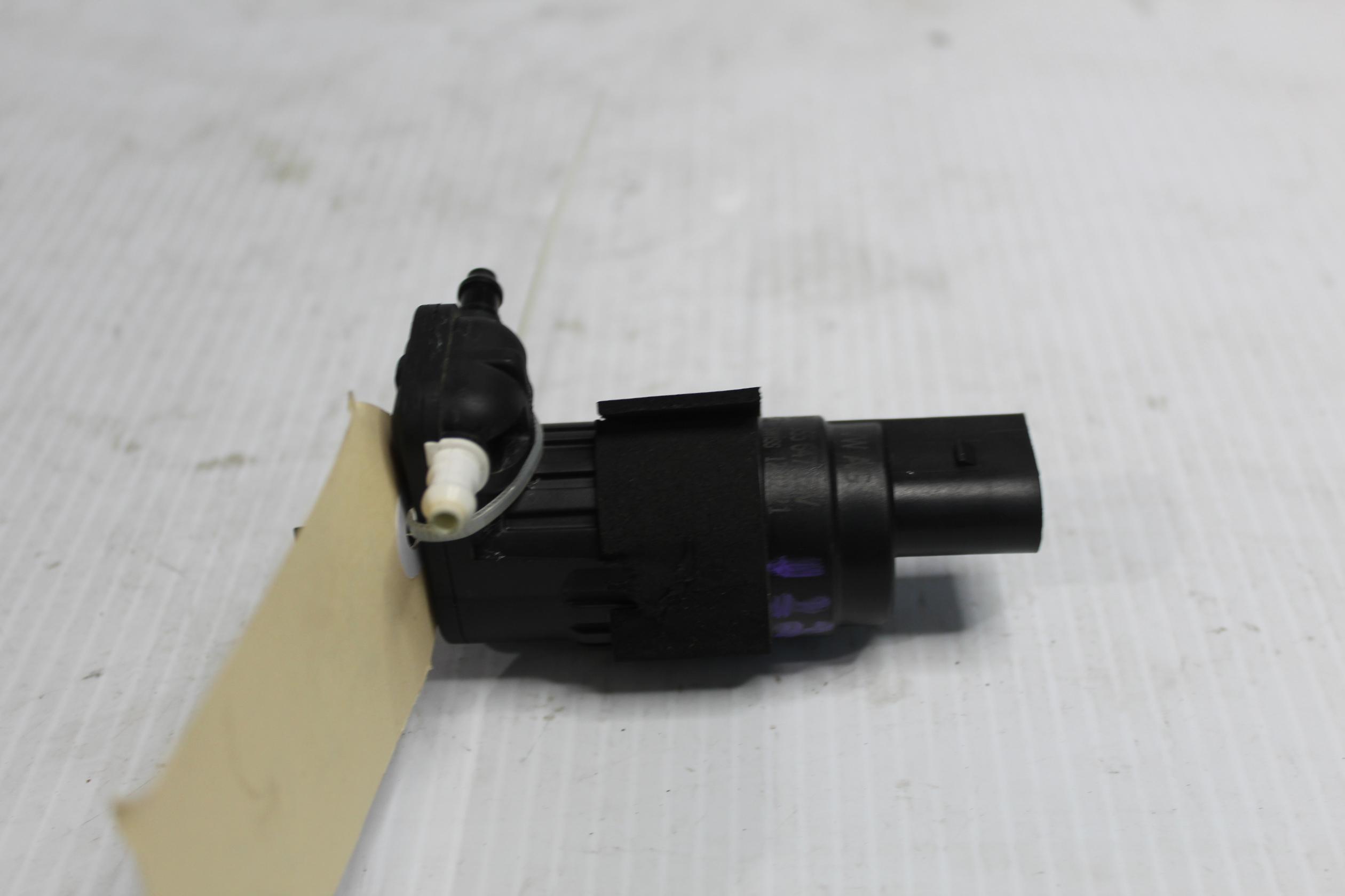 Audi Q3 Q5 A4 A5 Windscreen Washer Pump 8K9955647 - Image 3
