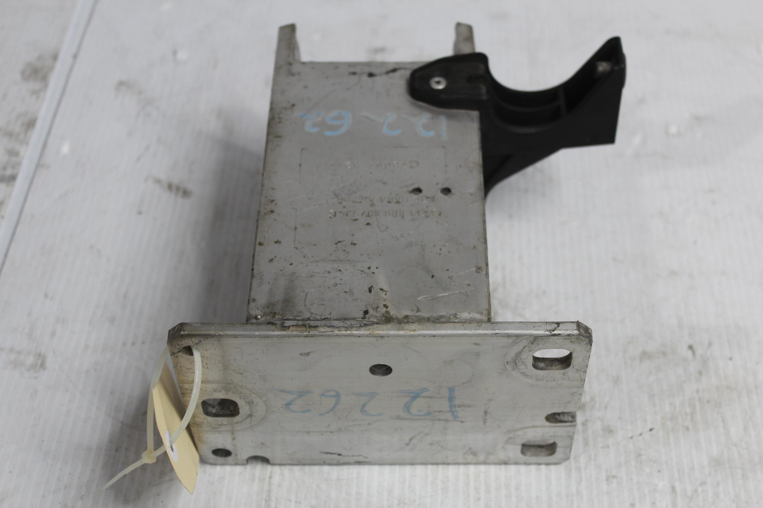 Audi 8R Q5 SQ5 Front Crash Bar Bracket Absorber 8R0807134C - Image 2