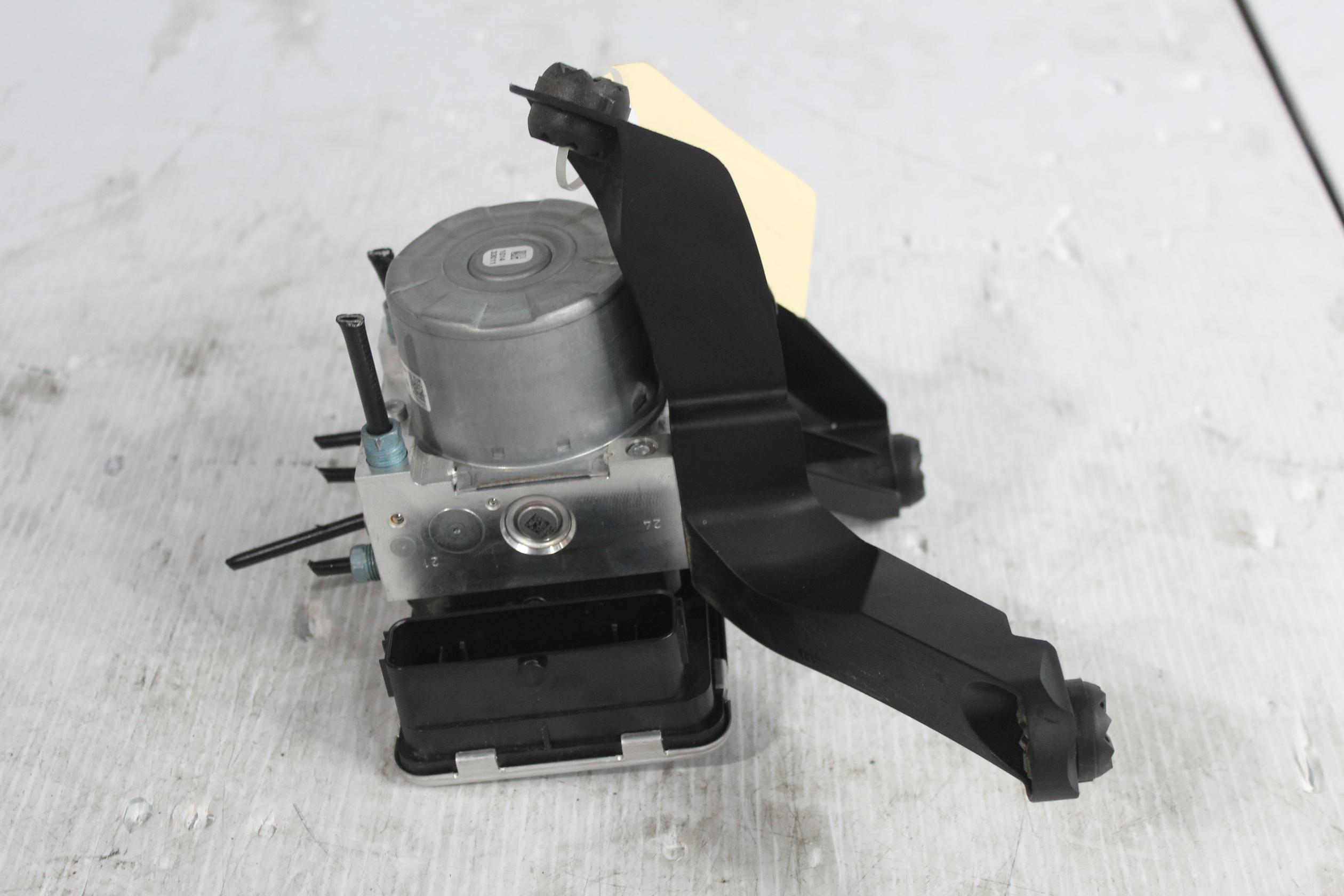BMW F40 118i ABS DSC Hydro Unit Pump 34505A6DC92, 34505B3ED49 - Image 2