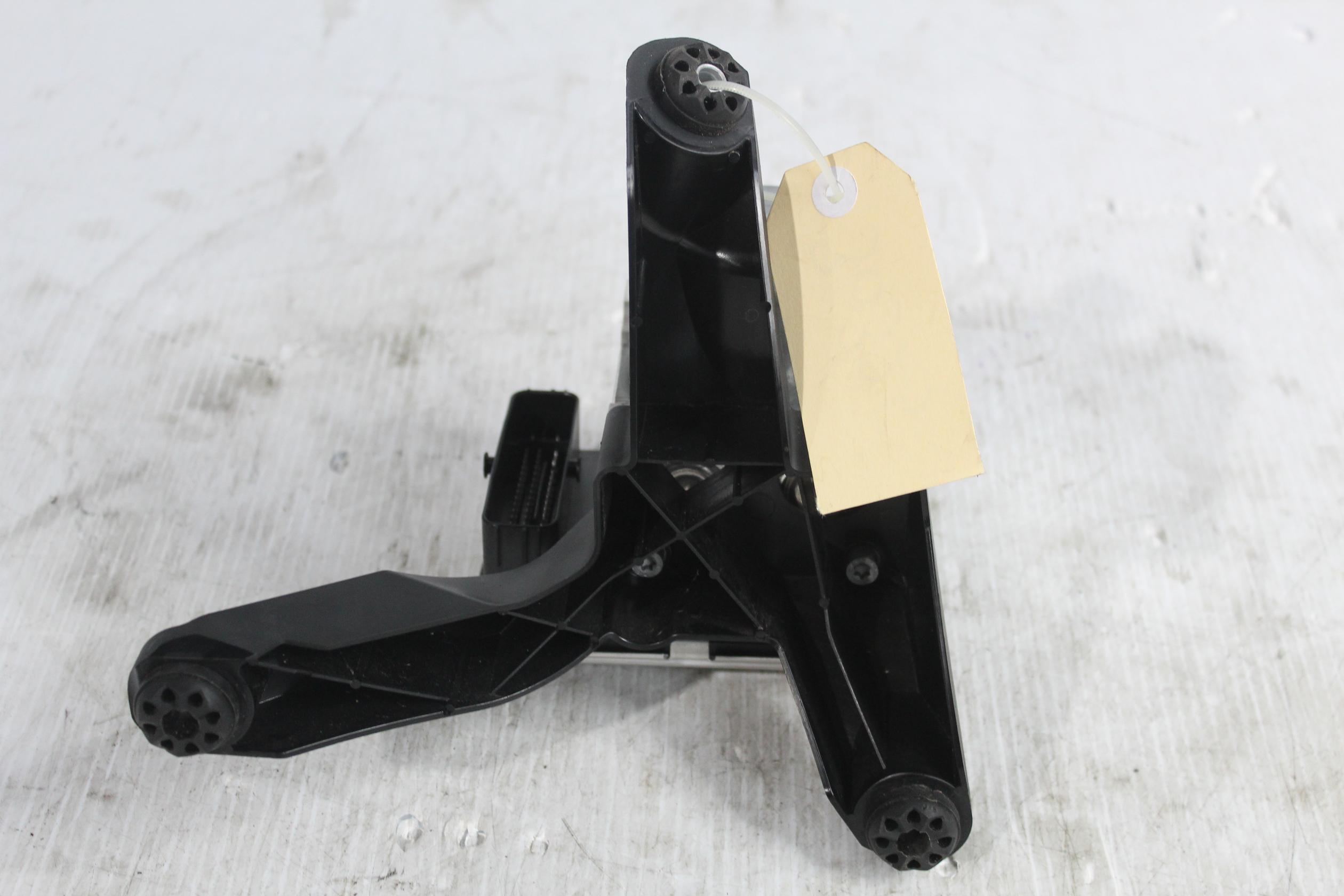 BMW F40 118i ABS DSC Hydro Unit Pump 34505A6DC92, 34505B3ED49 - Image 3