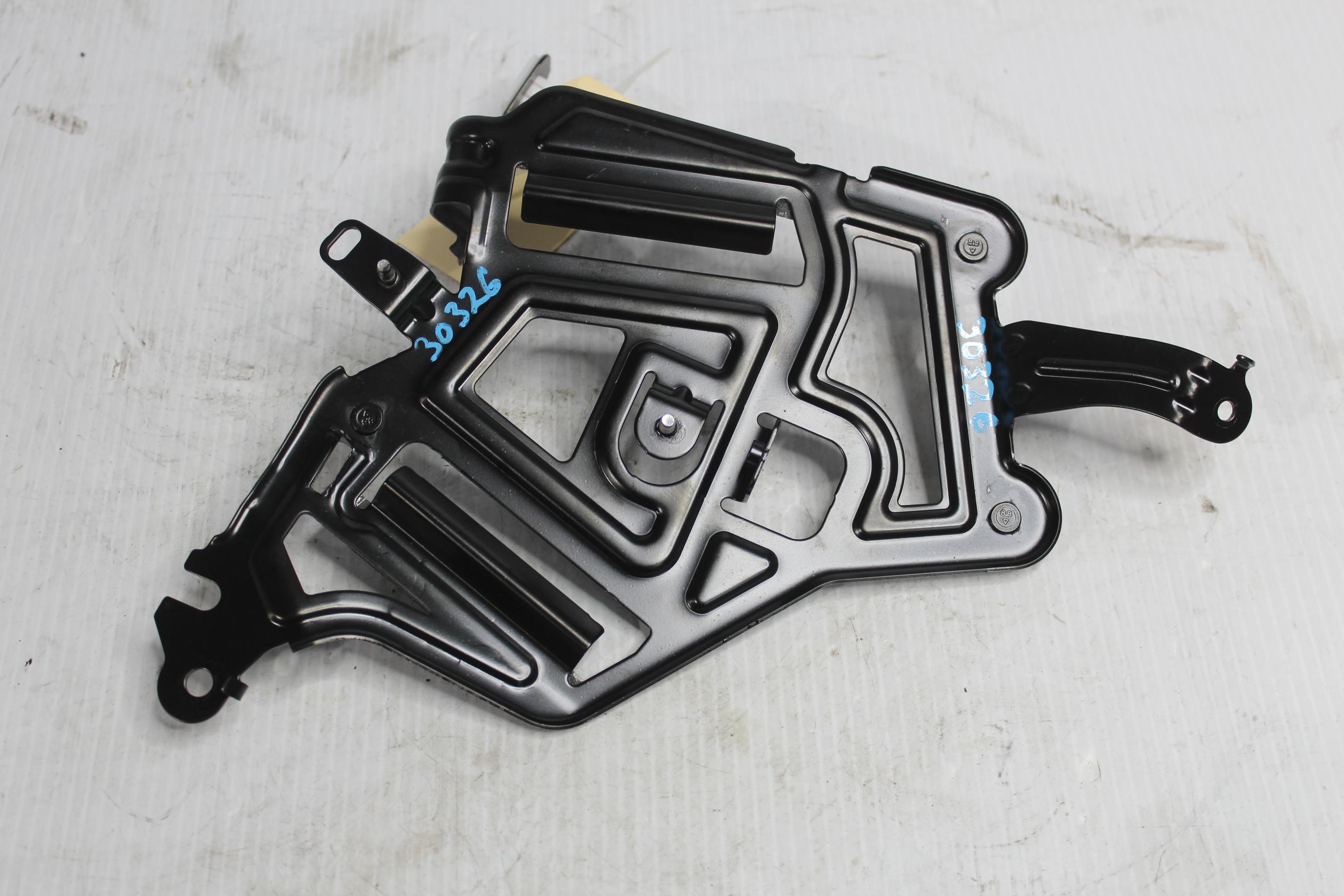 BMW F40 118i Amplifier Bracket Mount 65158794936, 879493601 - Image 6