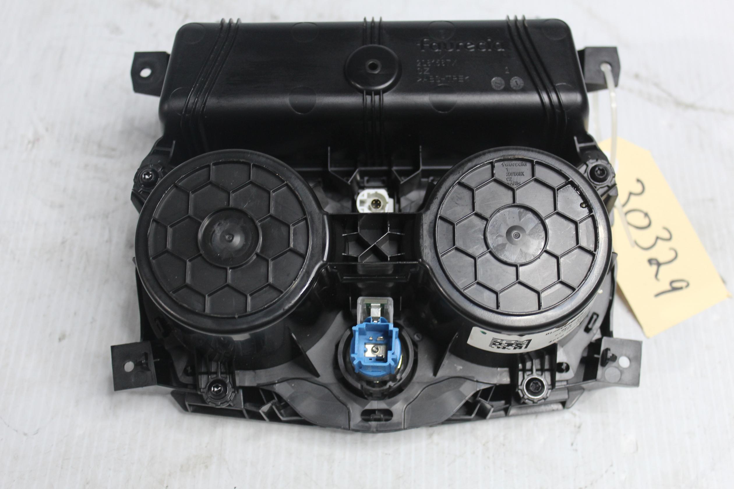 BMW F40 118i Interior Centre Console Cup Holder Assembly 51167951772, 5R682332910 - Image 5