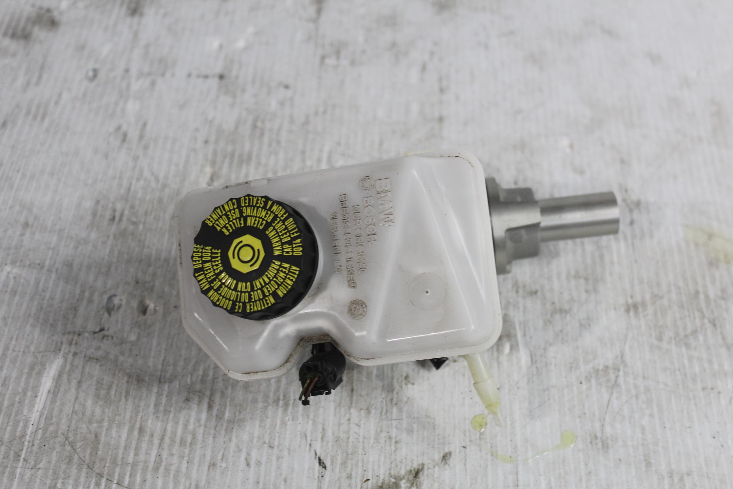 BMW F40 118i Brake Master Cylinder w Tank  34336864669 - Image 2