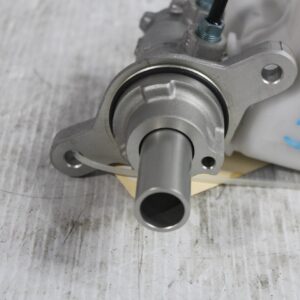 BMW F40 118i Brake Master Cylinder w Tank  34336864669 - Image 3