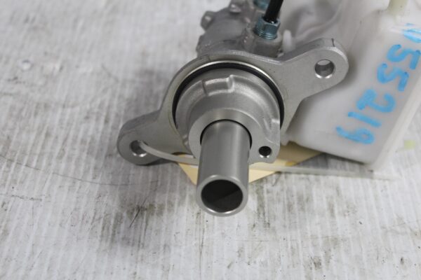 BMW F40 118i Brake Master Cylinder w Tank 34336864669