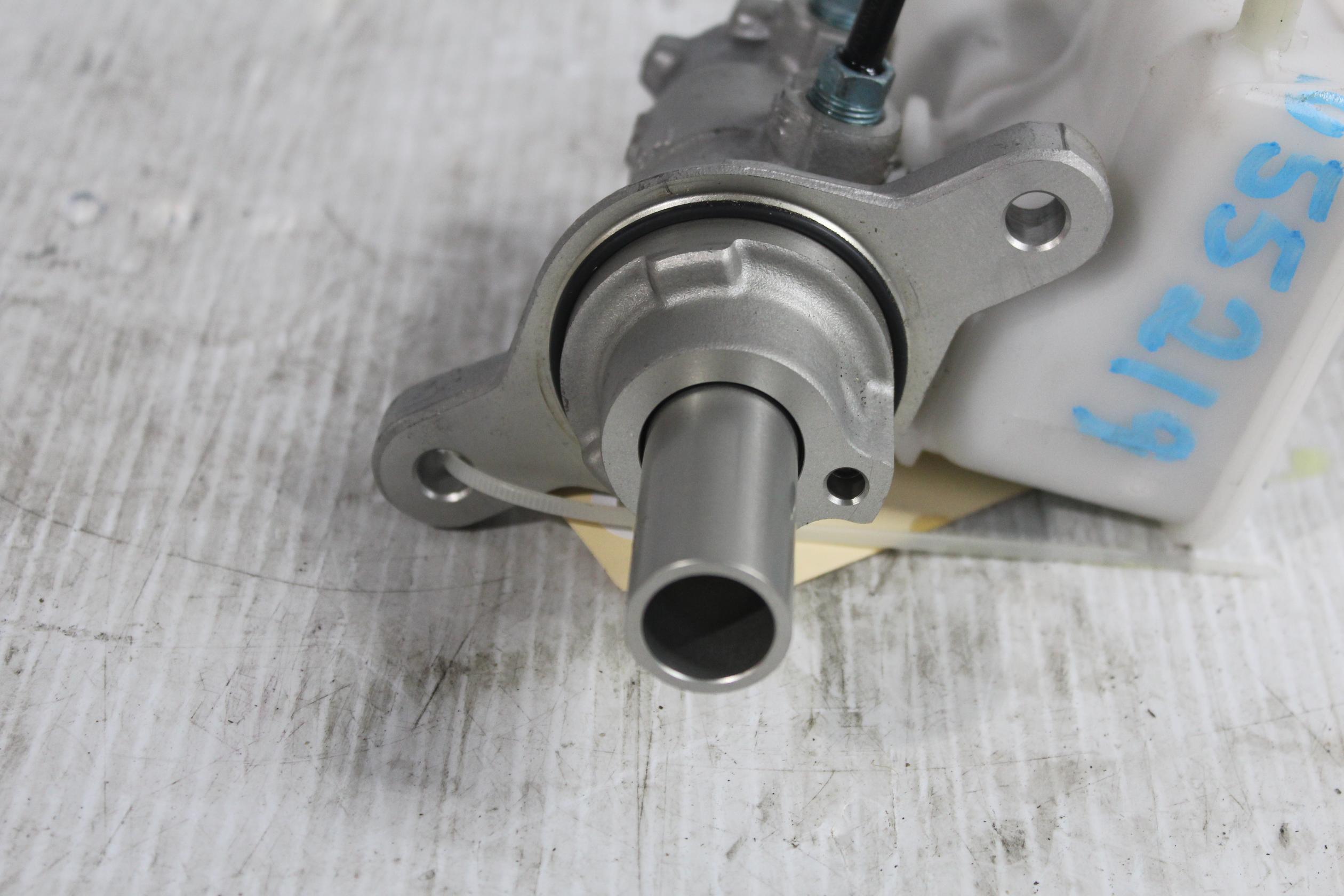 BMW F40 118i Brake Master Cylinder w Tank  34336864669 - Image 3