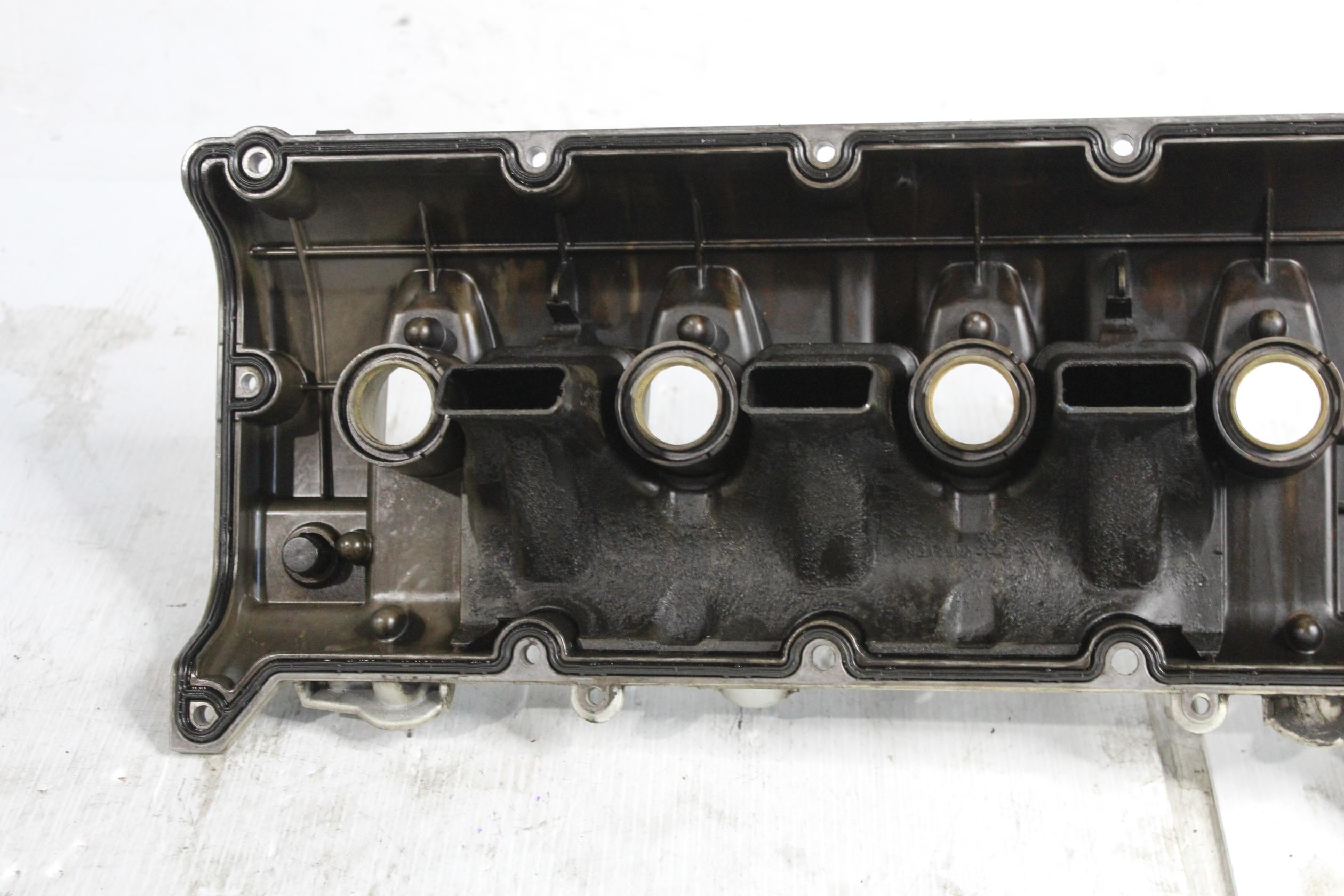 Porsche 957 9PA Cayenne Turbo 4.8L RH Right Cyl. 1-4 Valve Rocker Cover 94810513502 - Image 12