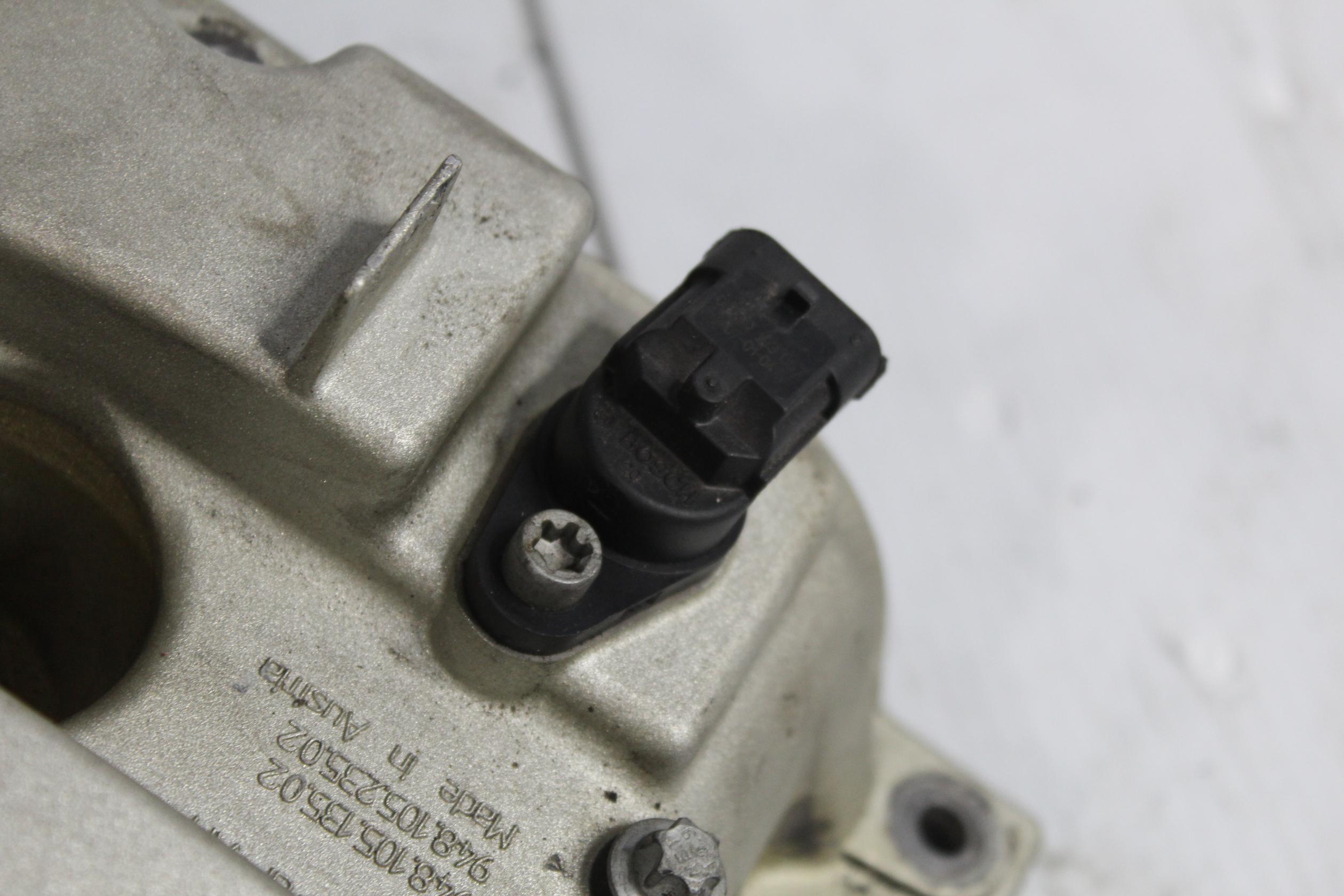 Porsche 957 9PA Cayenne Turbo 4.8L RH Right Cyl. 1-4 Valve Rocker Cover 94810513502 - Image 9