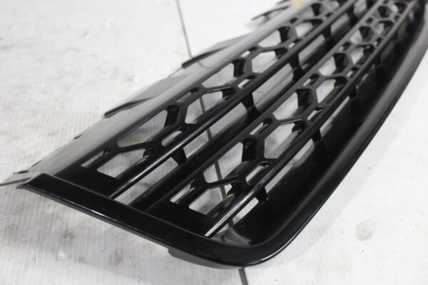 Land Rover L550 Discovery Sport Front Grille FK72BA100CAW