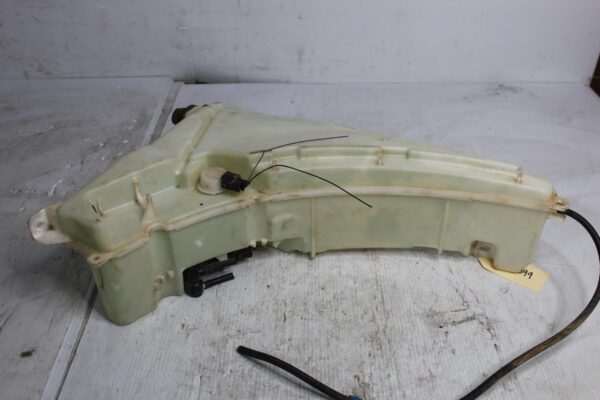 Range Rover Sport L494 Windscreen Washer Tank Reservoir LR070884, LR118191