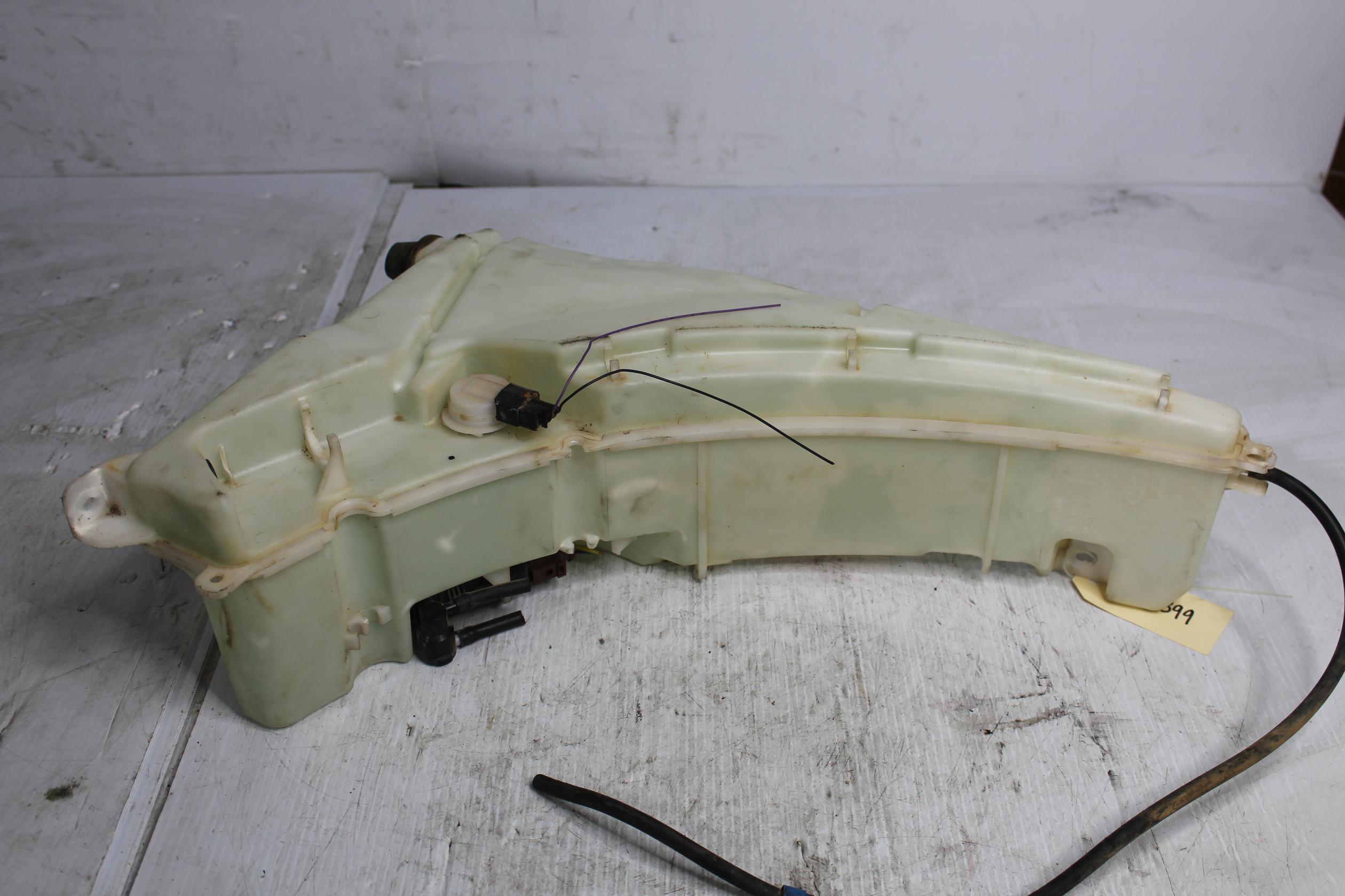 Range Rover Sport L494 Windscreen Washer Tank Reservoir LR070884, LR118191 - Image 1