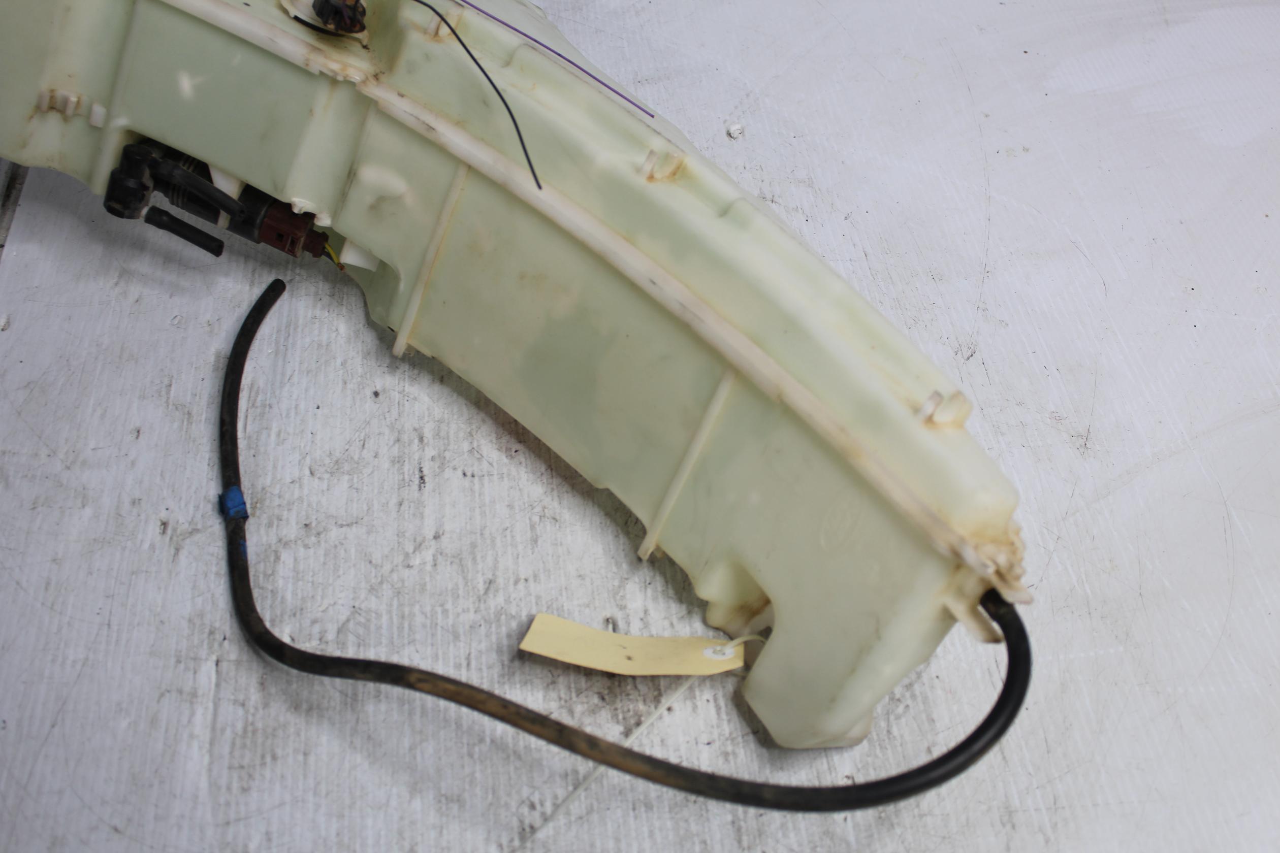 Range Rover Sport L494 Windscreen Washer Tank Reservoir LR070884, LR118191 - Image 3