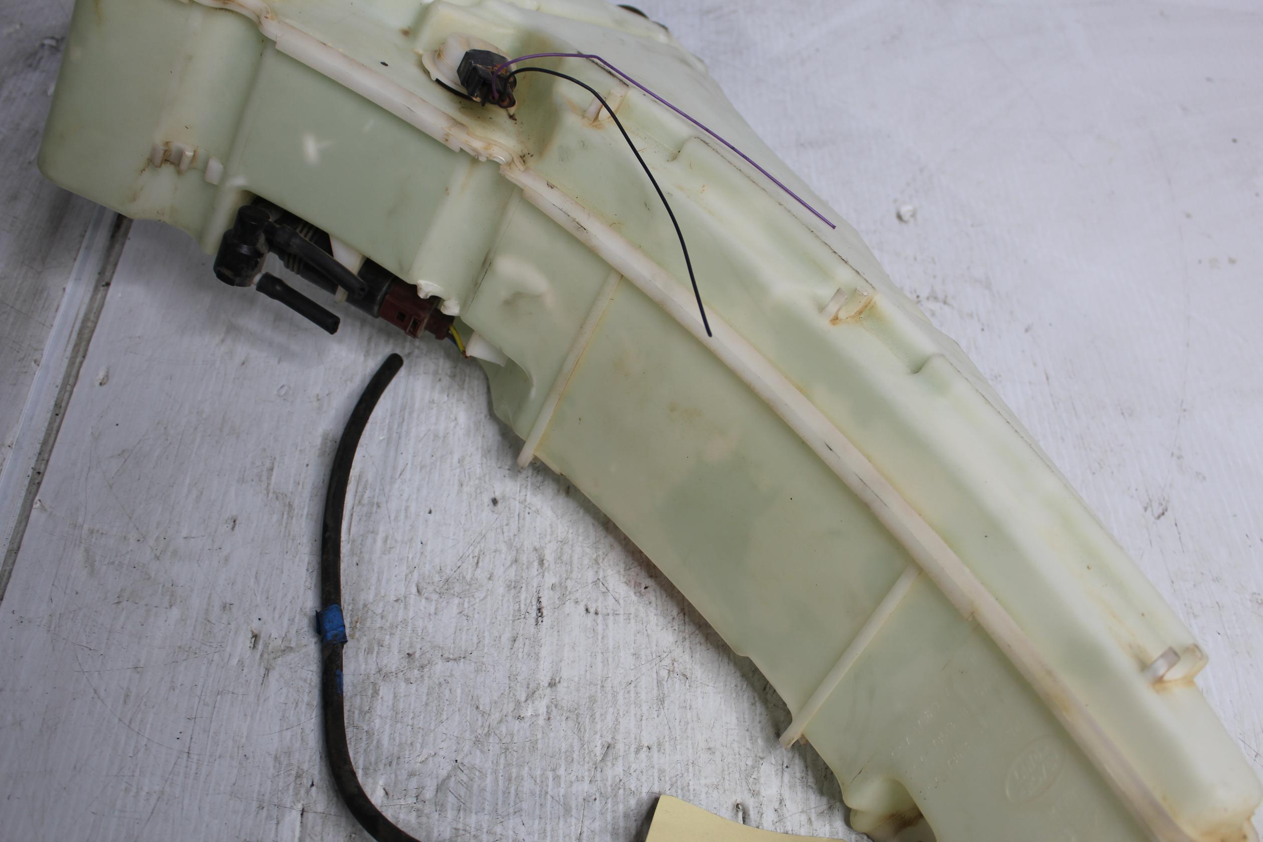 Range Rover Sport L494 Windscreen Washer Tank Reservoir LR070884, LR118191 - Image 4