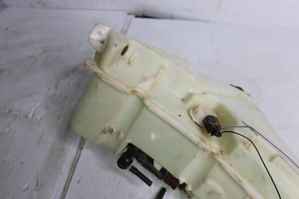 Range Rover Sport L494 Windscreen Washer Tank Reservoir LR070884, LR118191
