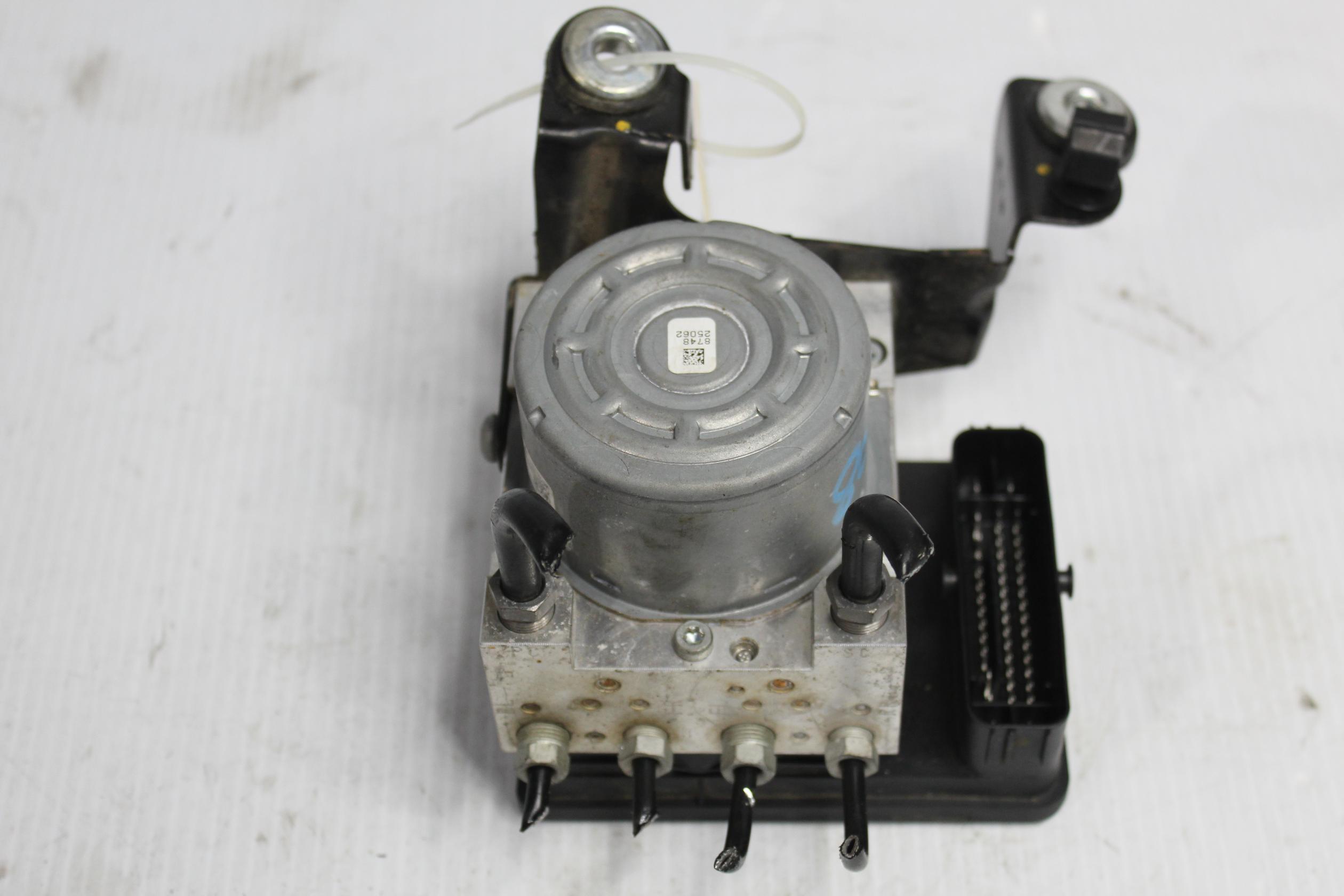 Land Rover L550 Discovery Sport ABS Pump Unit HJ322C405AC - Image 4