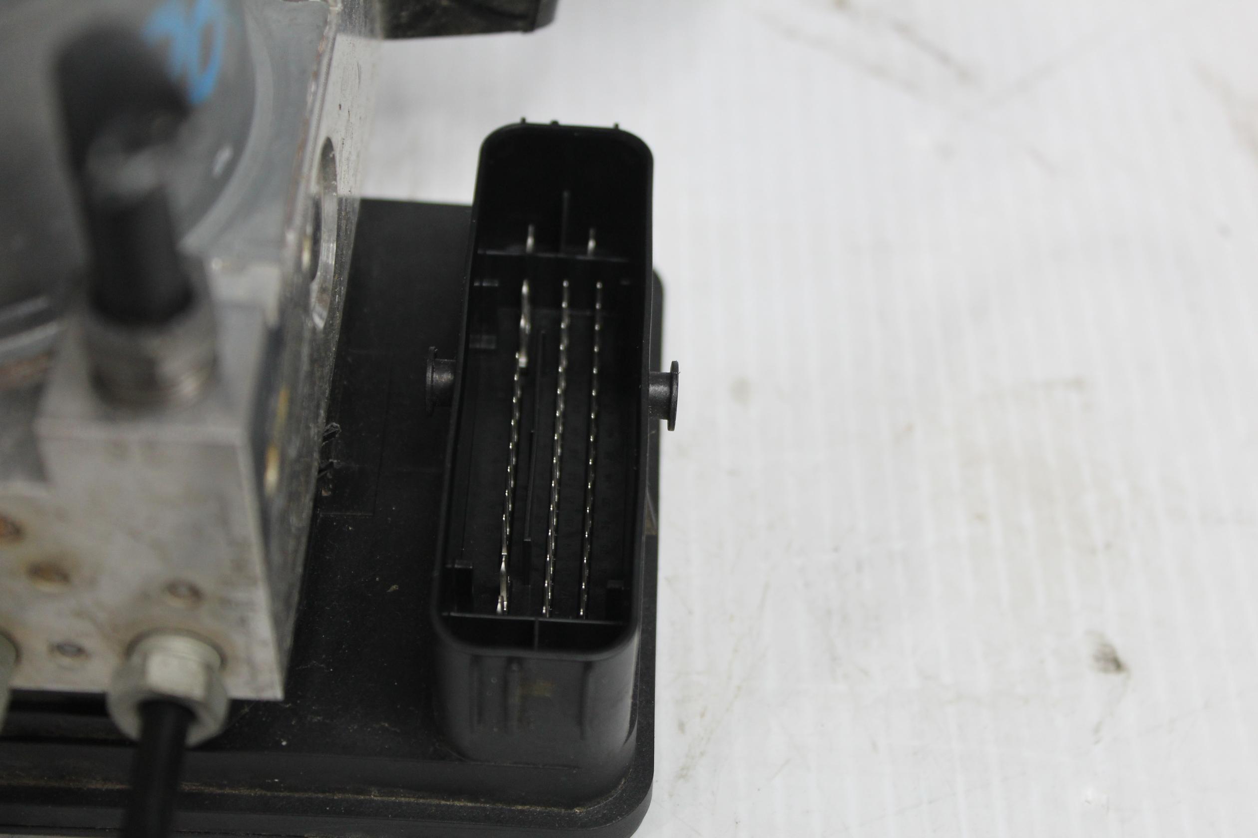 Land Rover L550 Discovery Sport ABS Pump Unit HJ322C405AC - Image 5