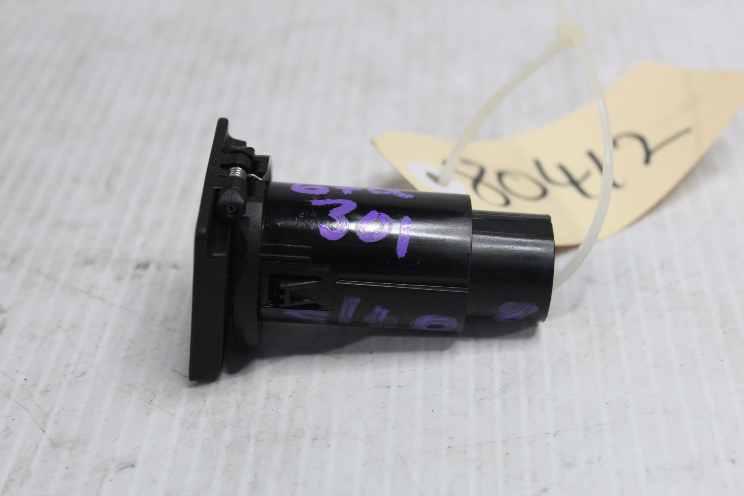Land Rover L550 Discovery Sport USB Socket Port LR063284, FK7219010BA - Image 3