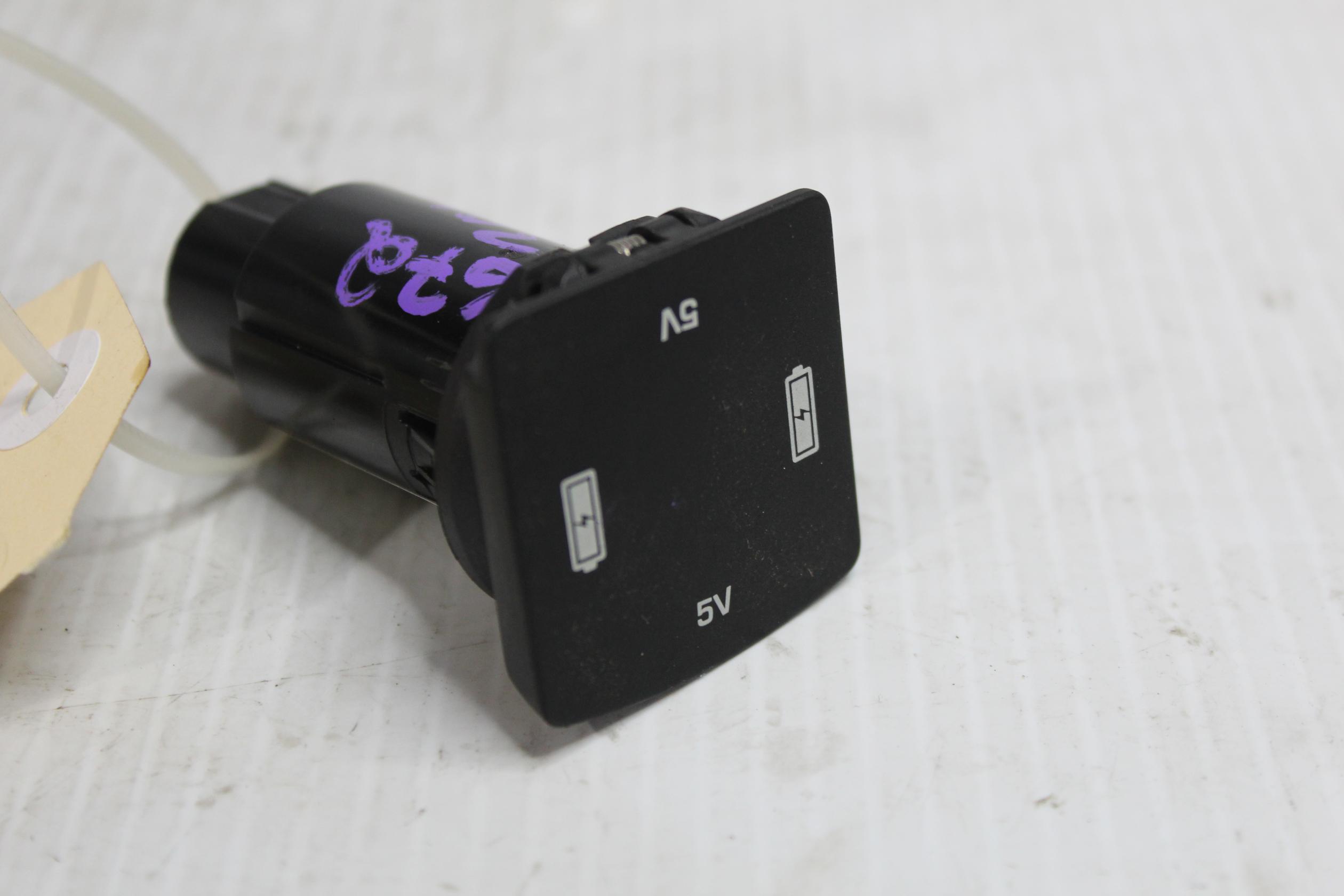 Land Rover L550 Discovery Sport USB Socket Port LR063284, FK7219010BA - Image 6