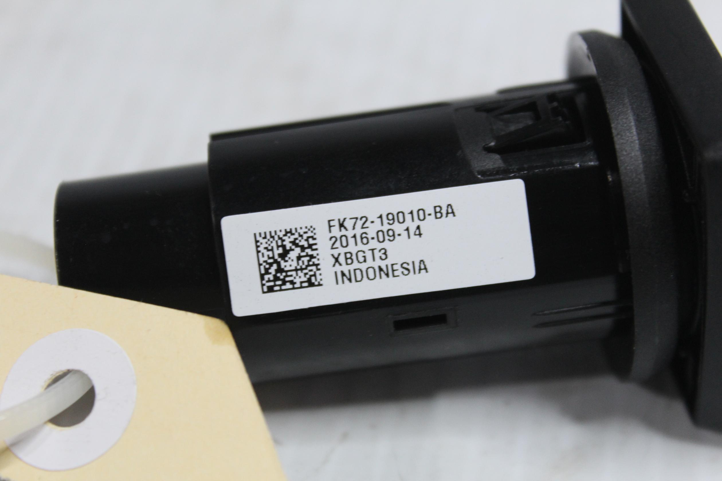 Land Rover L550 Discovery Sport USB Socket Port LR063284, FK7219010BA - Image 7