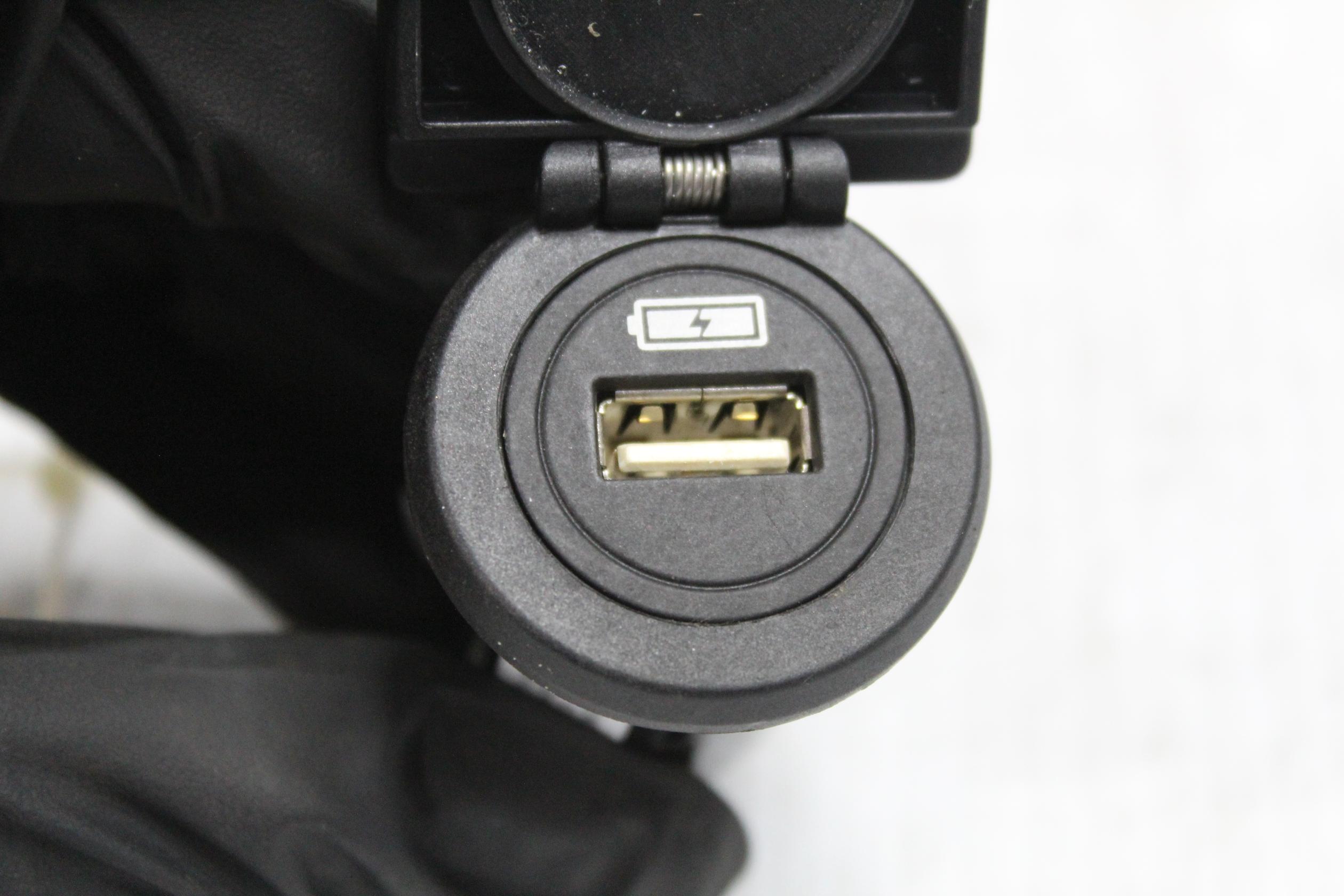 Land Rover L550 Discovery Sport USB Socket Port LR063284, FK7219010BA - Image 9