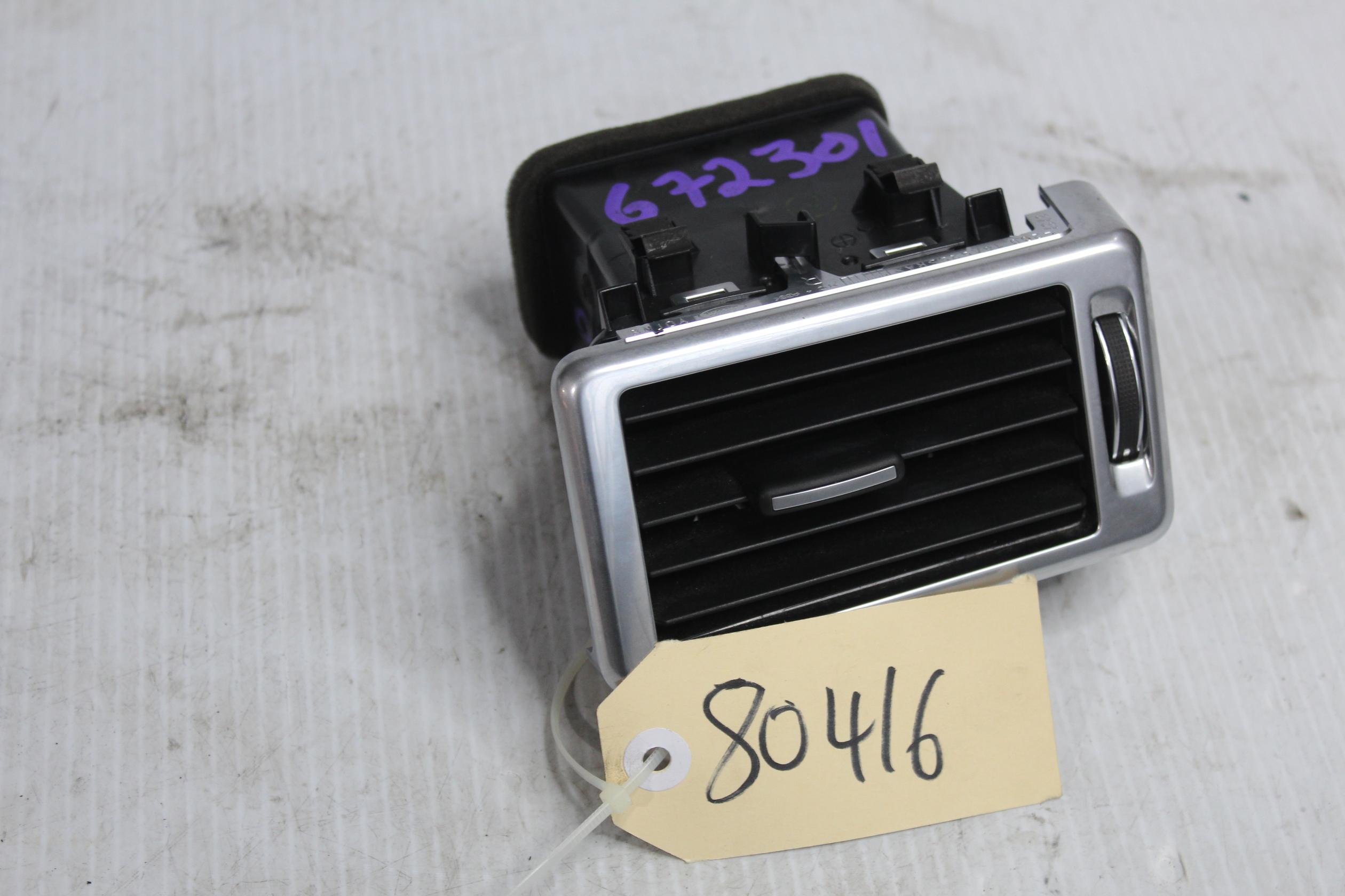 Land Rover L550 Discovery Sport RH Right Dash Air Vent LR072448, LR110281 - Image 1