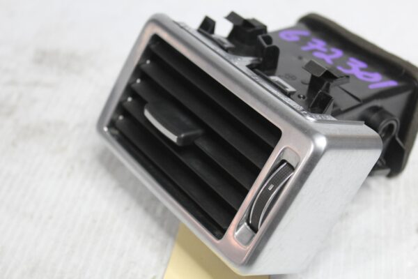 Land Rover L550 Discovery Sport RH Right Dash Air Vent LR072448, LR110281