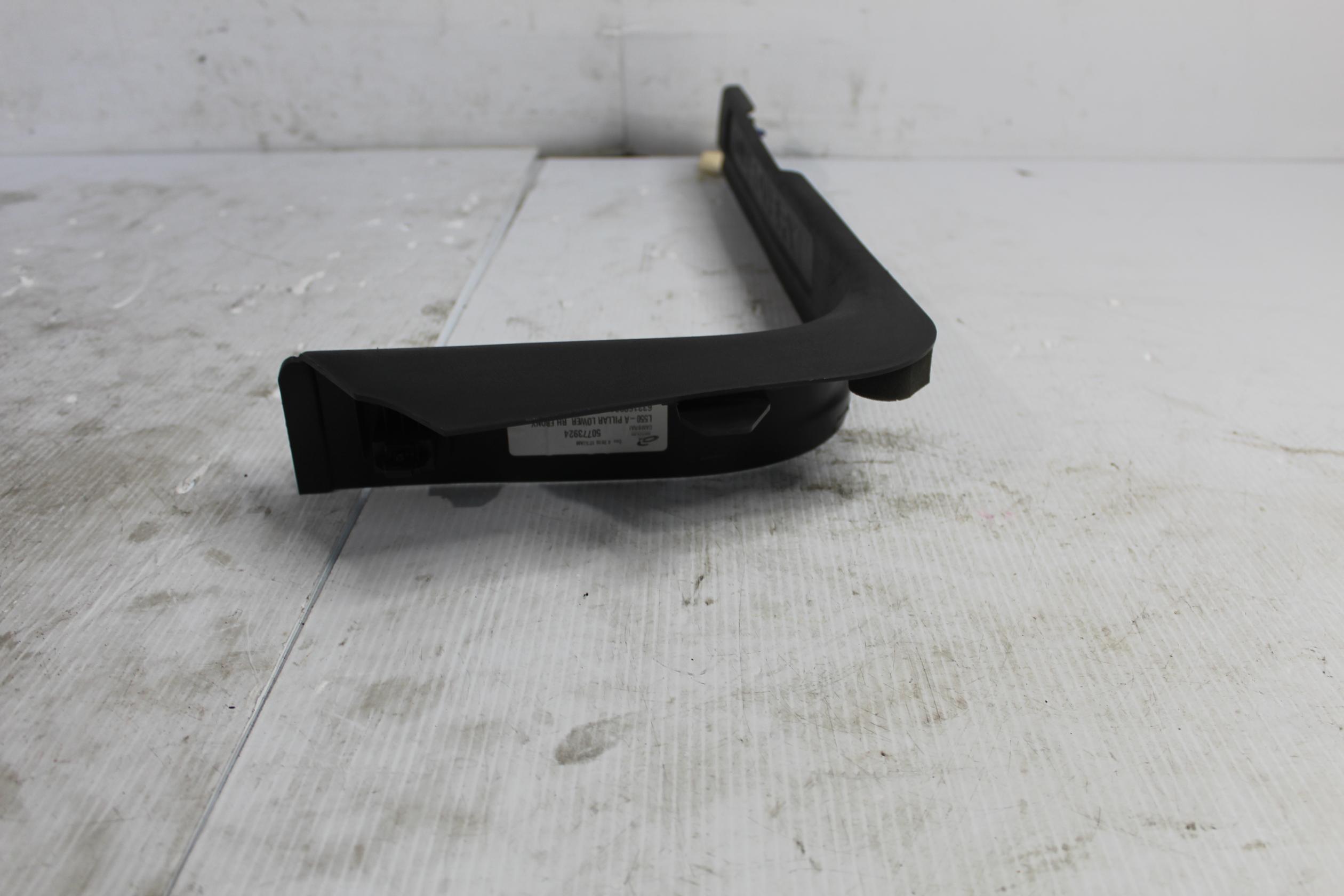 Land Rover L550 Discovery Sport RHF Front Right Tread Plate LR079050 - Image 3