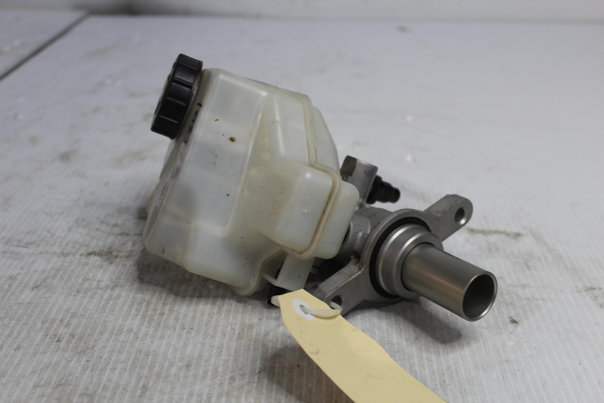 Land Rover L550 Discovery Sport Brake Master Cylinder LR061403, FK722140AB - Image 1