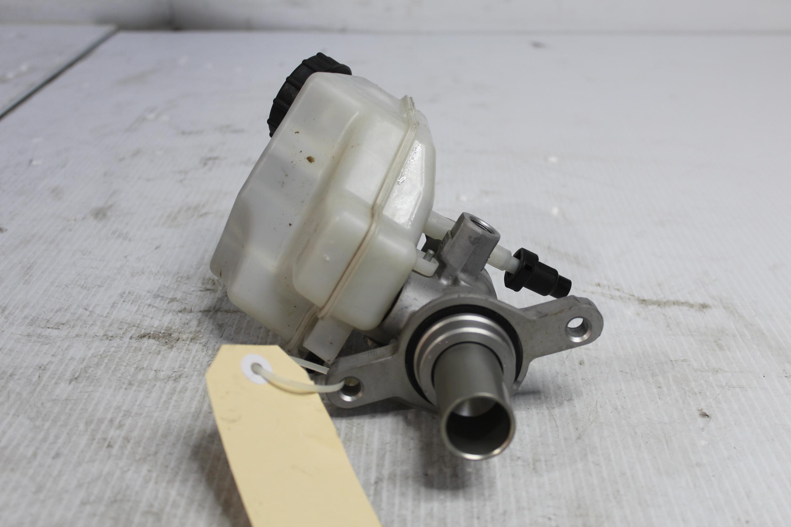 Land Rover L550 Discovery Sport Brake Master Cylinder LR061403, FK722140AB - Image 2