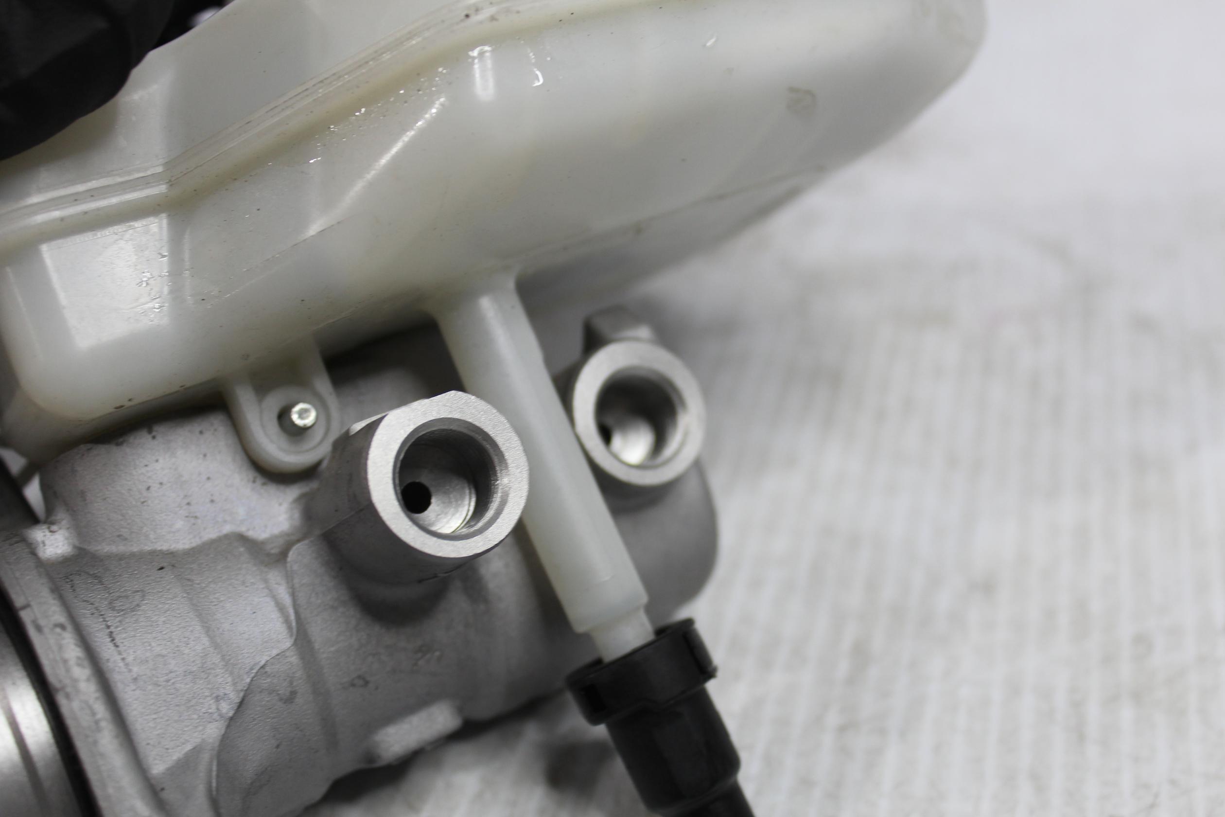 Land Rover L550 Discovery Sport Brake Master Cylinder LR061403, FK722140AB - Image 8