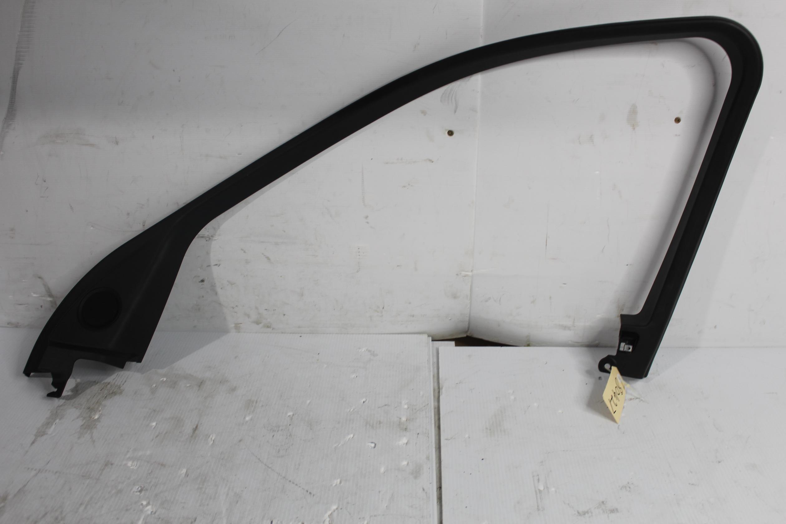 Land Rover L550 Discovery Sport RHF Front Right Inner Window Trim LR077105 - Image 1
