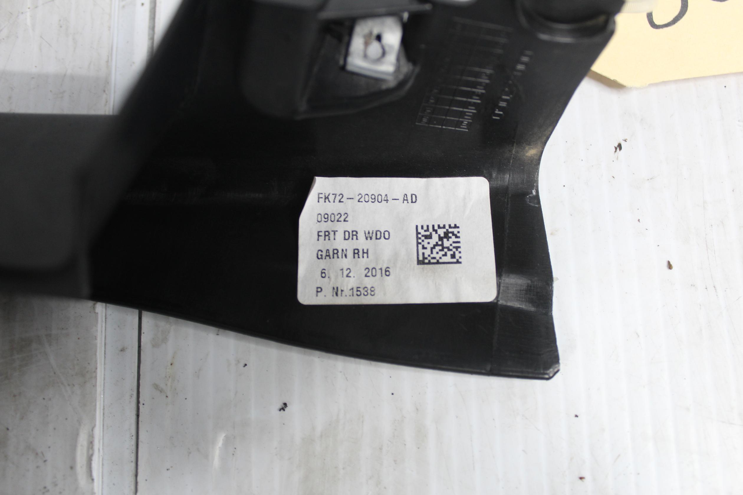 Land Rover L550 Discovery Sport RHF Front Right Inner Window Trim LR077105 - Image 3