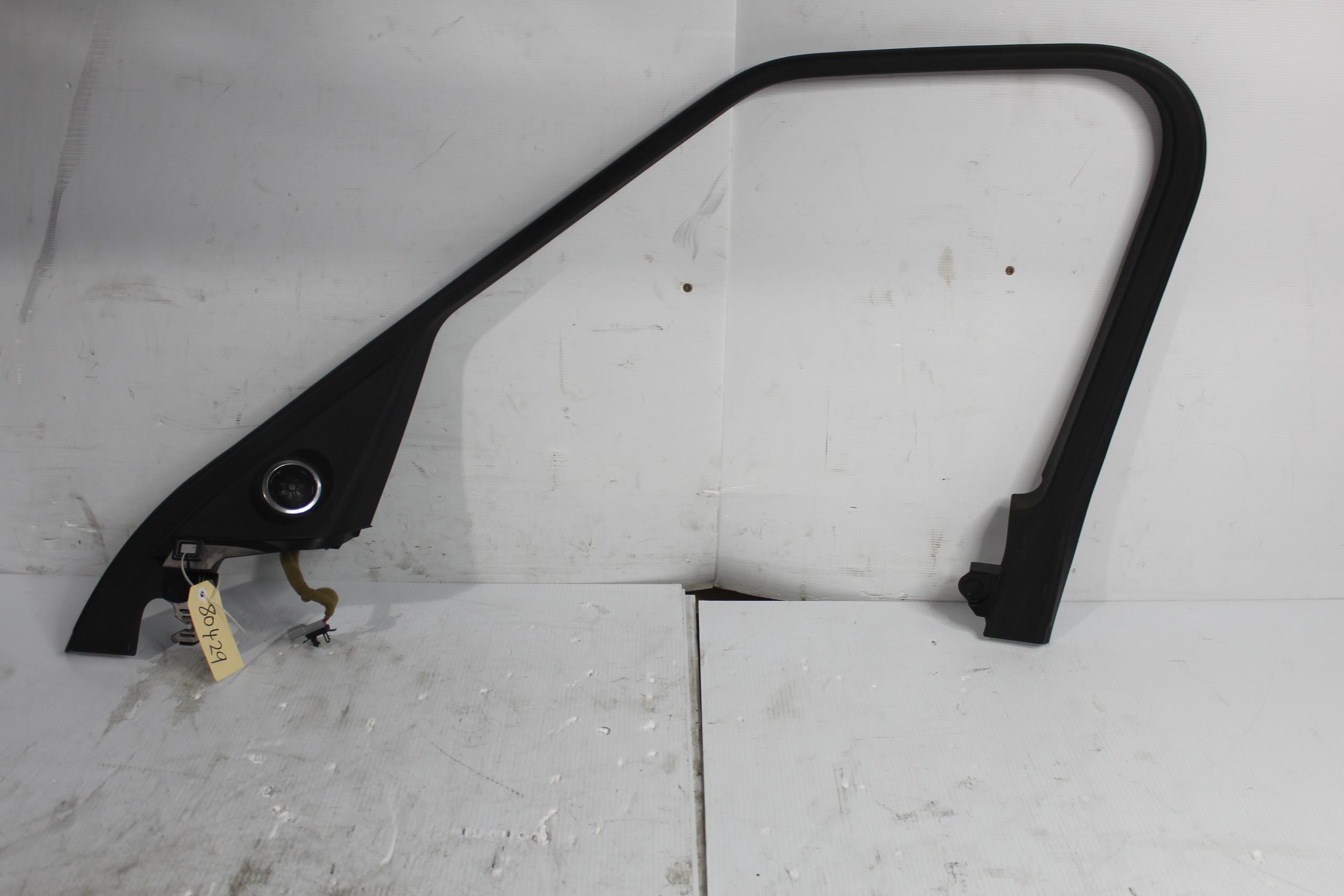 Range Rover Sport L494 RHF Right Front Door Inner Window Trim Mould LR043838 - Image 1