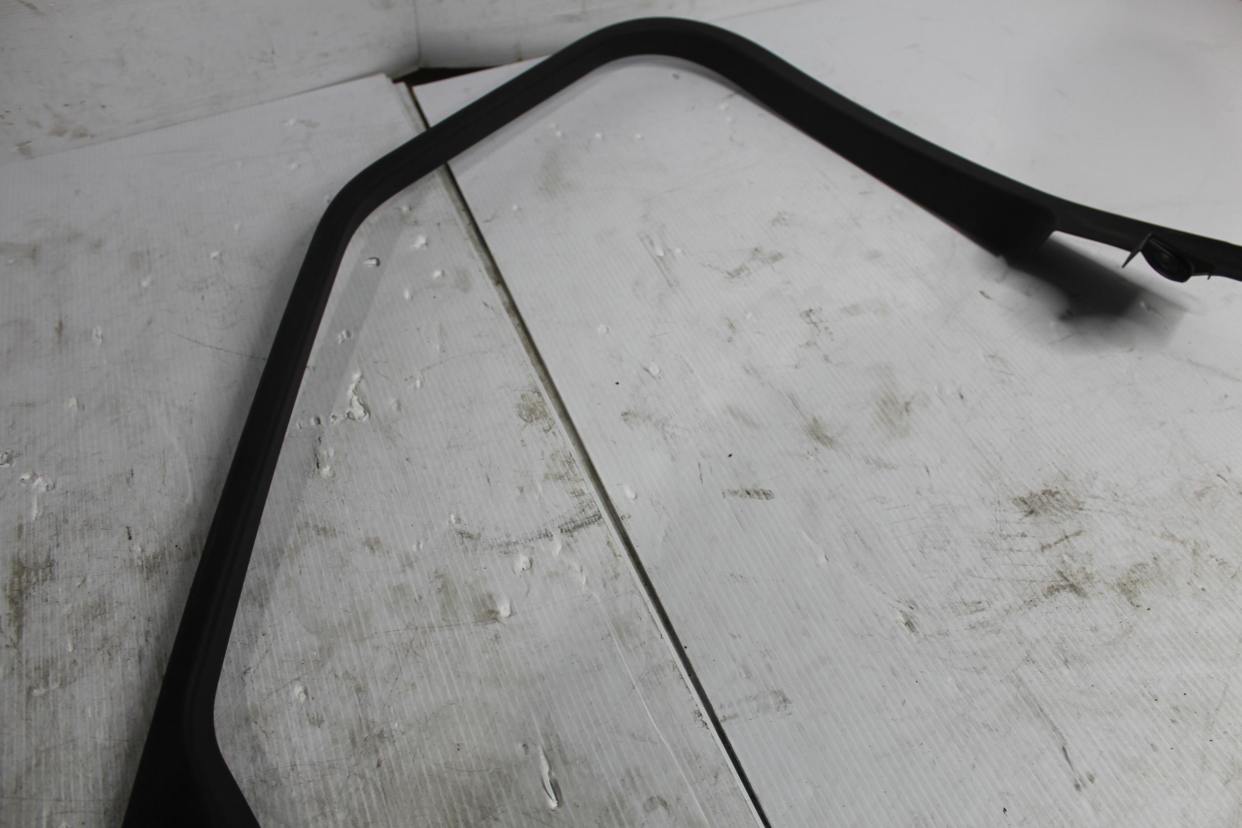 Range Rover Sport L494 RHF Right Front Door Inner Window Trim Mould LR043838 - Image 5