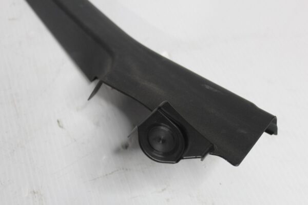 Range Rover Sport L494 RHF Right Front Door Inner Window Trim Mould LR043838