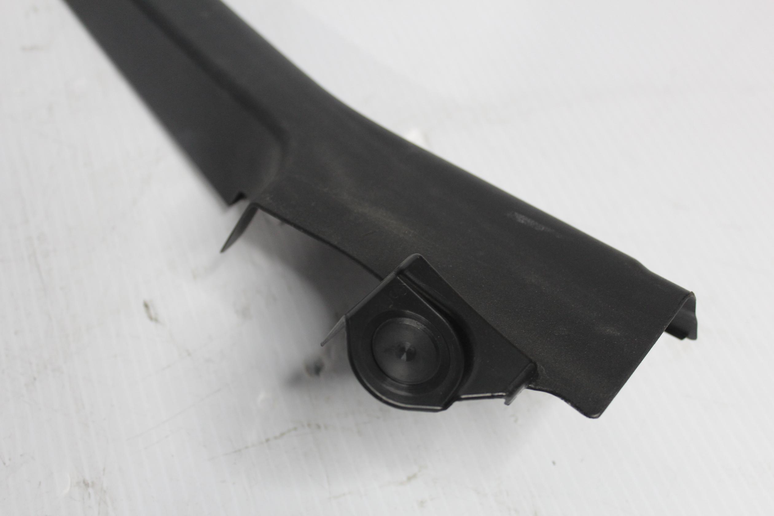 Range Rover Sport L494 RHF Right Front Door Inner Window Trim Mould LR043838 - Image 6