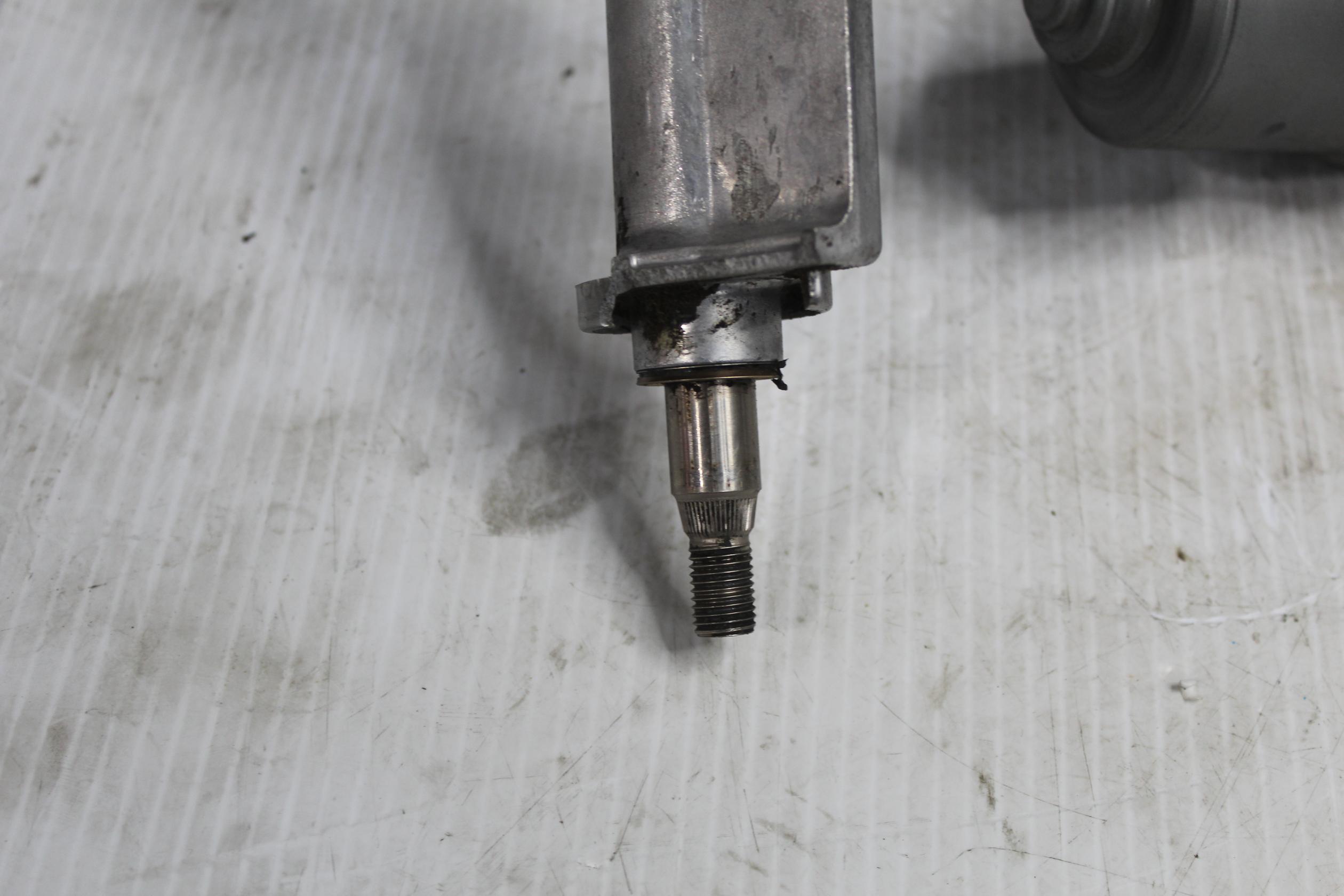 Land Rover L462 Discovery 5 Windscreen Wiper Motor Assembly LR083137 - Image 11