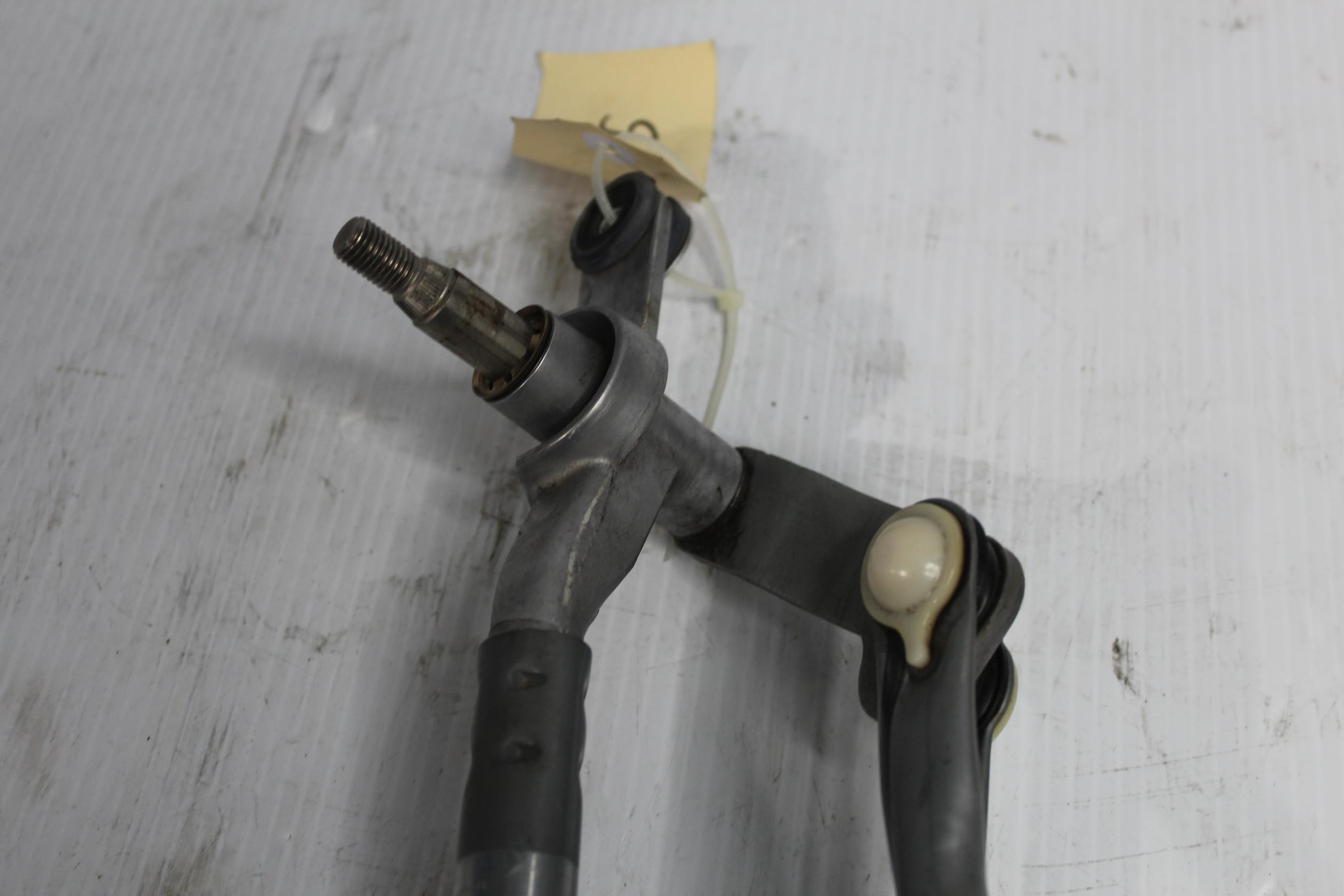 Land Rover L462 Discovery 5 Windscreen Wiper Motor Assembly LR083137 - Image 8