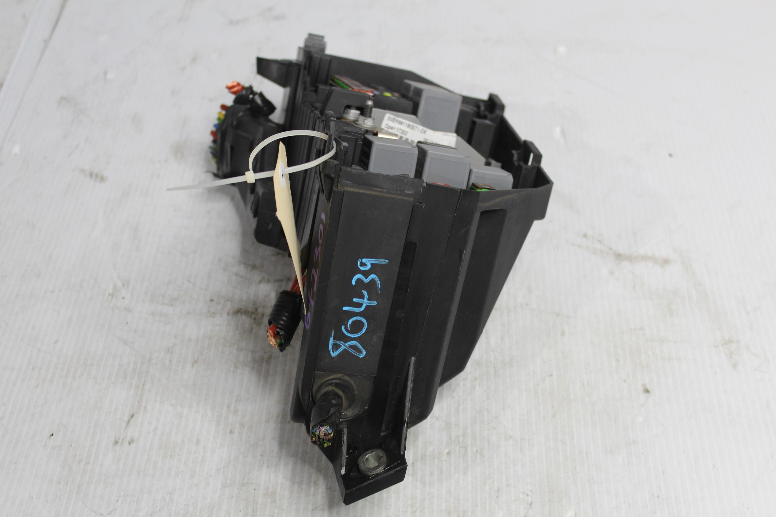Land Rover L550 Discovery Sport 2.0L Engine Bay Fuse Box Assembly 6G9T14A067AB - Image 2