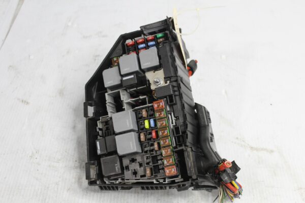 Land Rover L550 Discovery Sport 2.0L Engine Bay Fuse Box Assembly 6G9T14A067AB