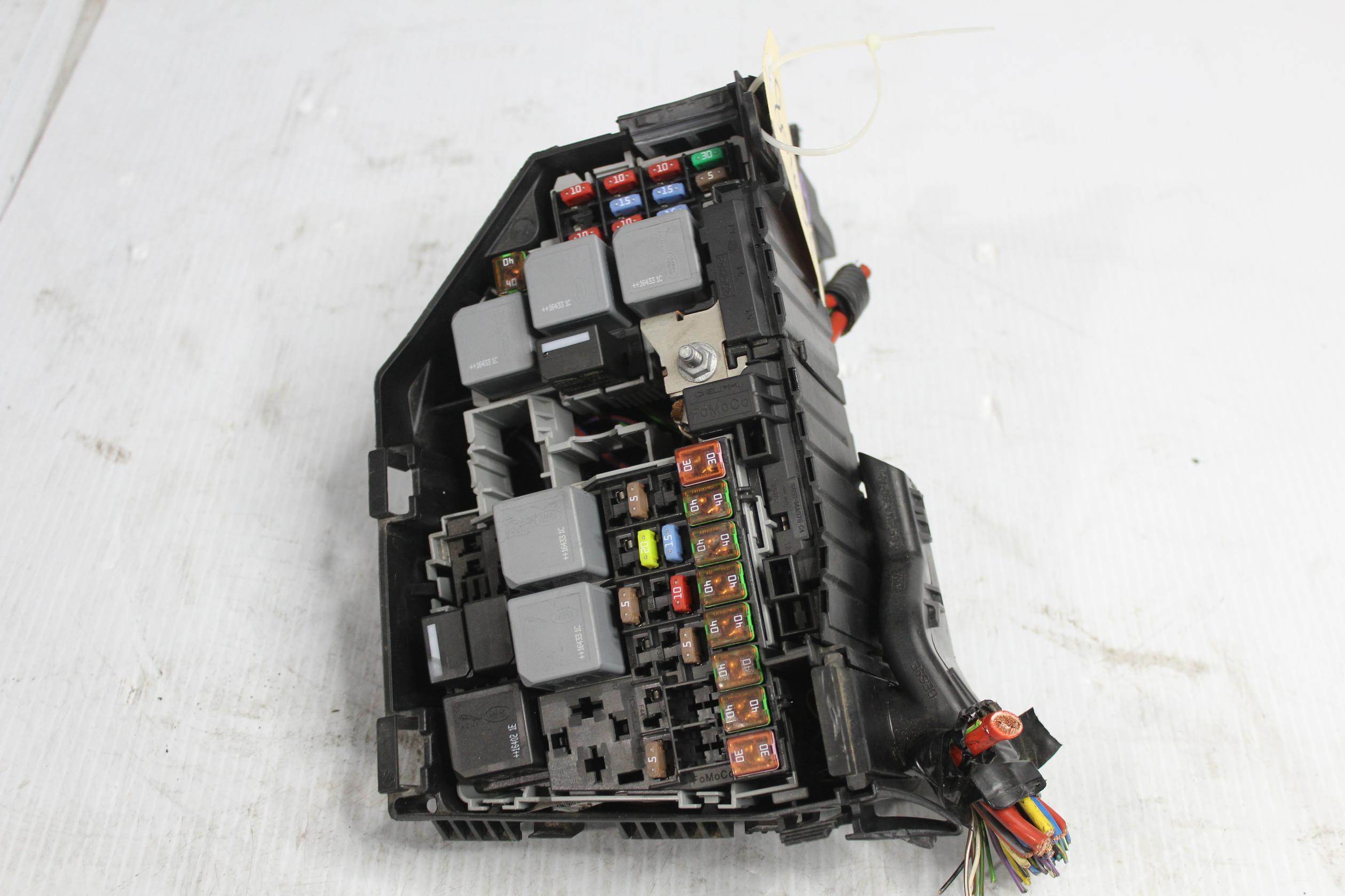 Land Rover L550 Discovery Sport 2.0L Engine Bay Fuse Box Assembly 6G9T14A067AB - Image 3