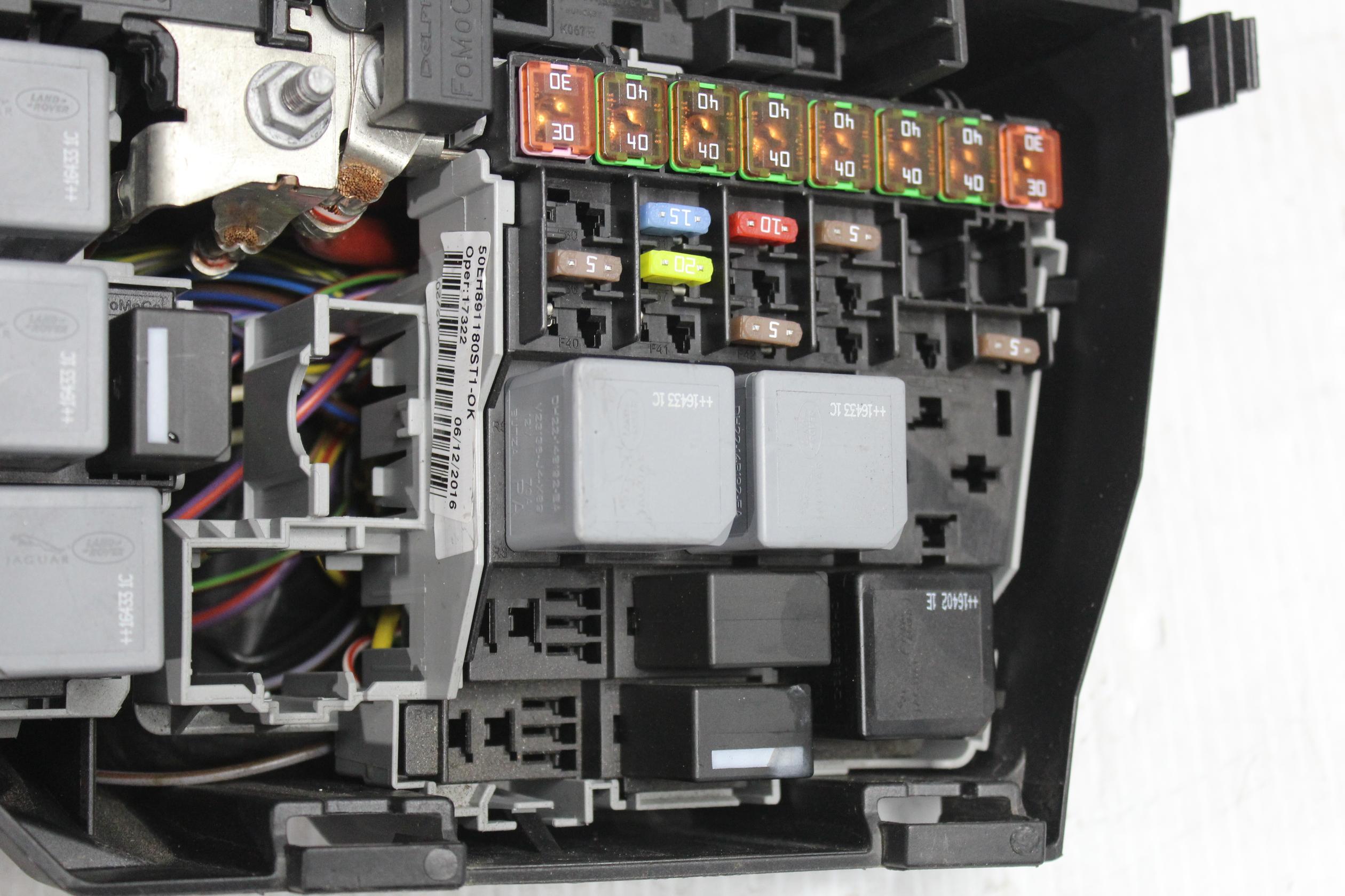Land Rover L550 Discovery Sport 2.0L Engine Bay Fuse Box Assembly 6G9T14A067AB - Image 9
