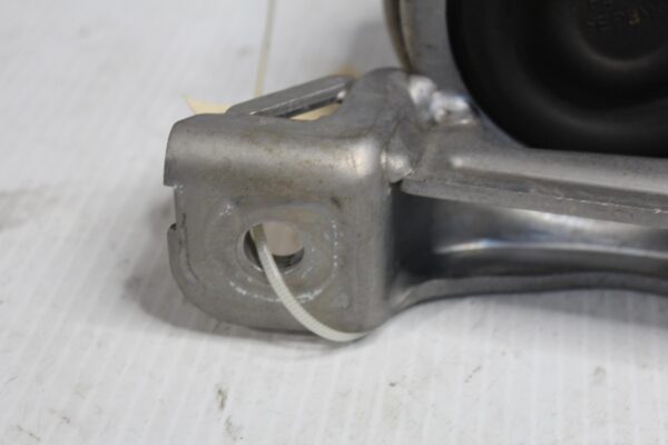 Land Rover L550 Discovery Sport 2.0L Engine Mount Support LR024729, BJ326F012AB