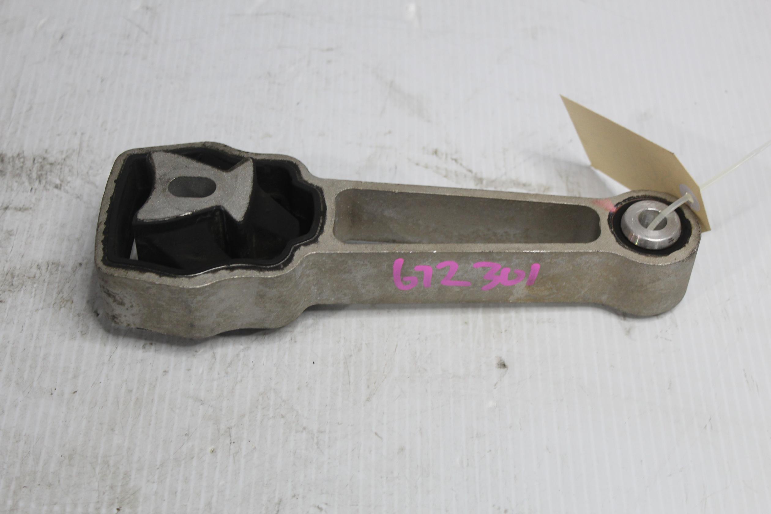 Land Rover L550 Discovery Sport Upper Engine Support LR000597 - Image 3