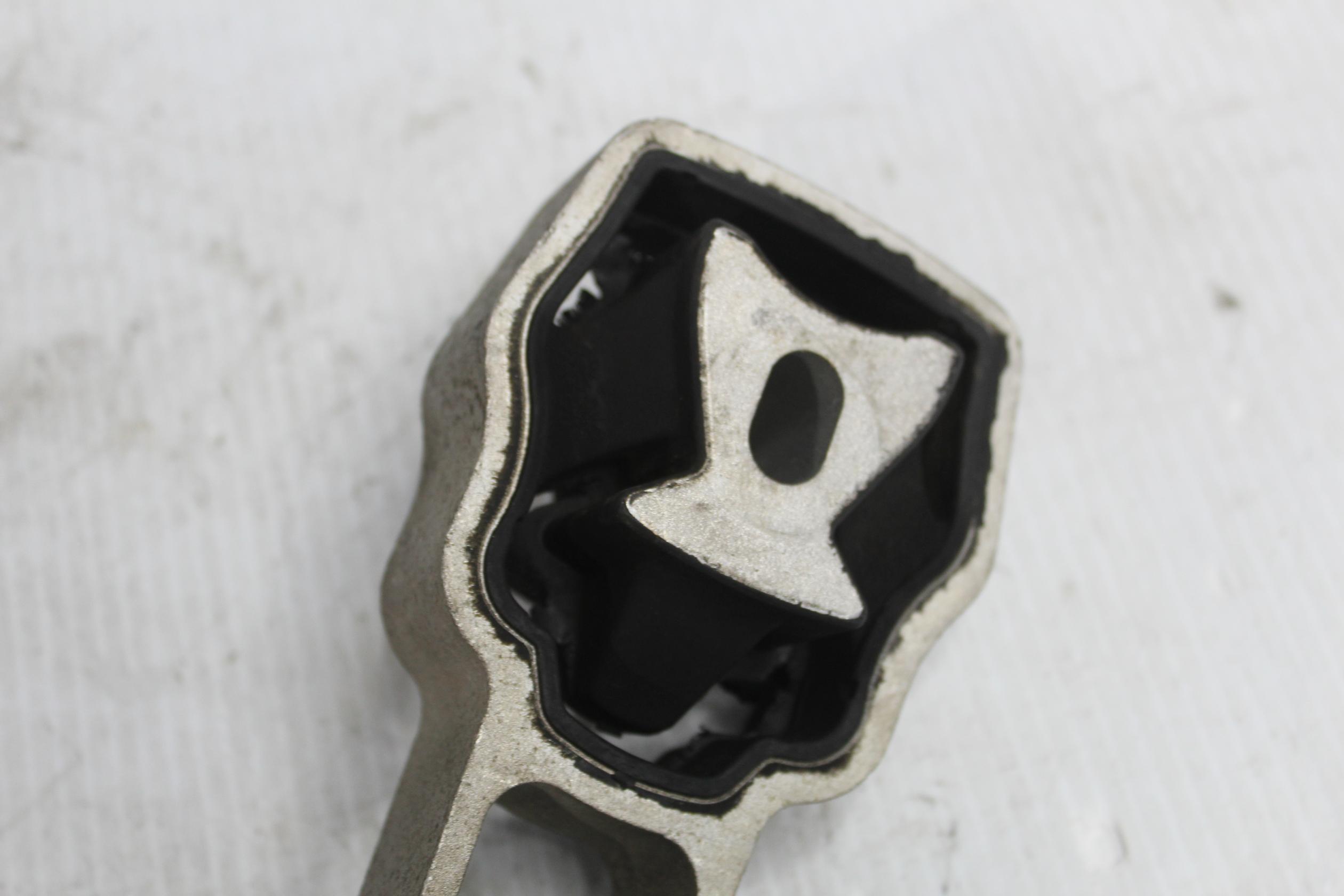 Land Rover L550 Discovery Sport Upper Engine Support LR000597 - Image 6