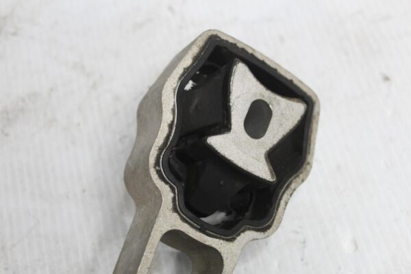 Land Rover L550 Discovery Sport Upper Engine Support LR000597